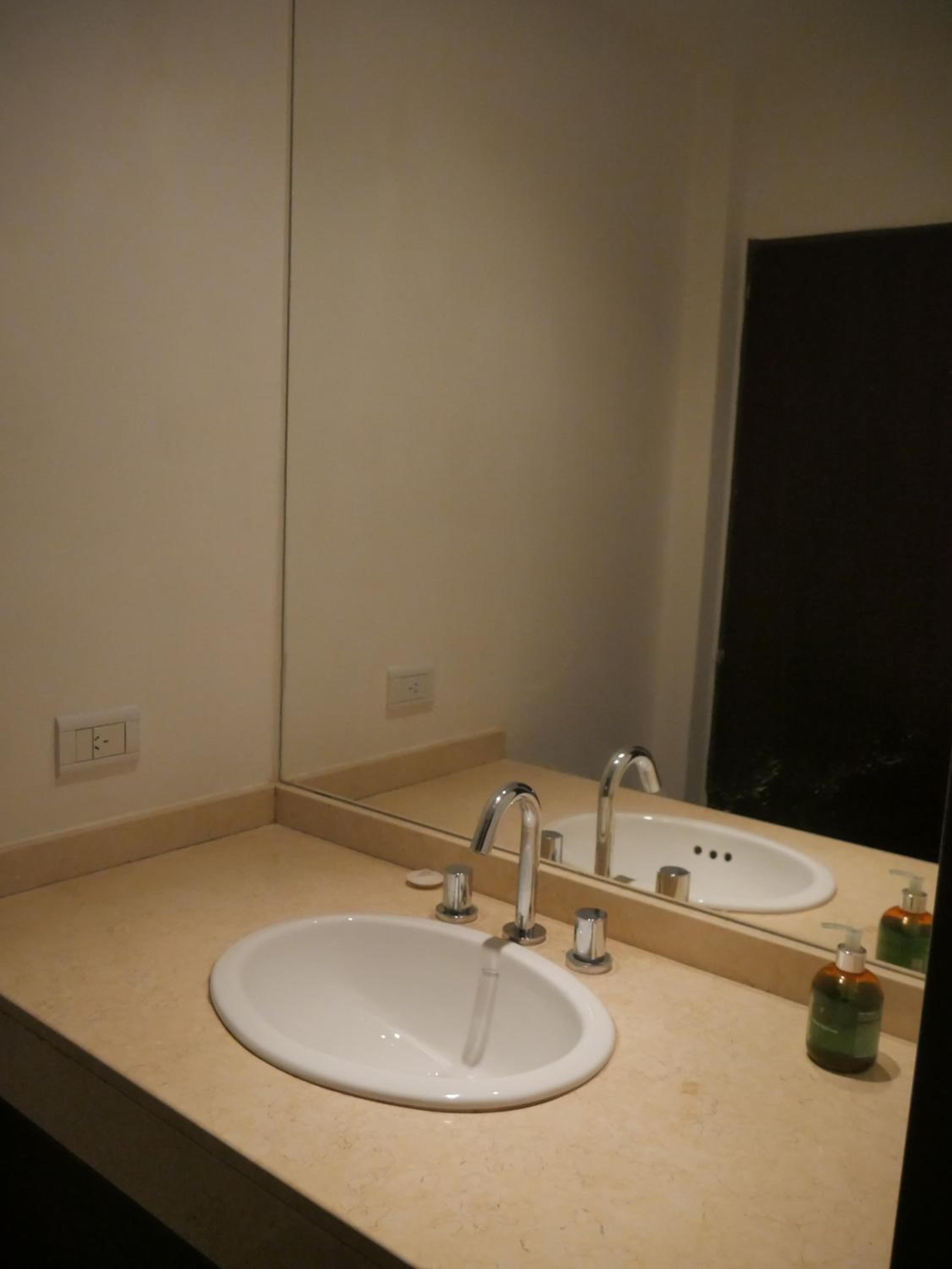 Habitación Privada en Edificio de Departamentos