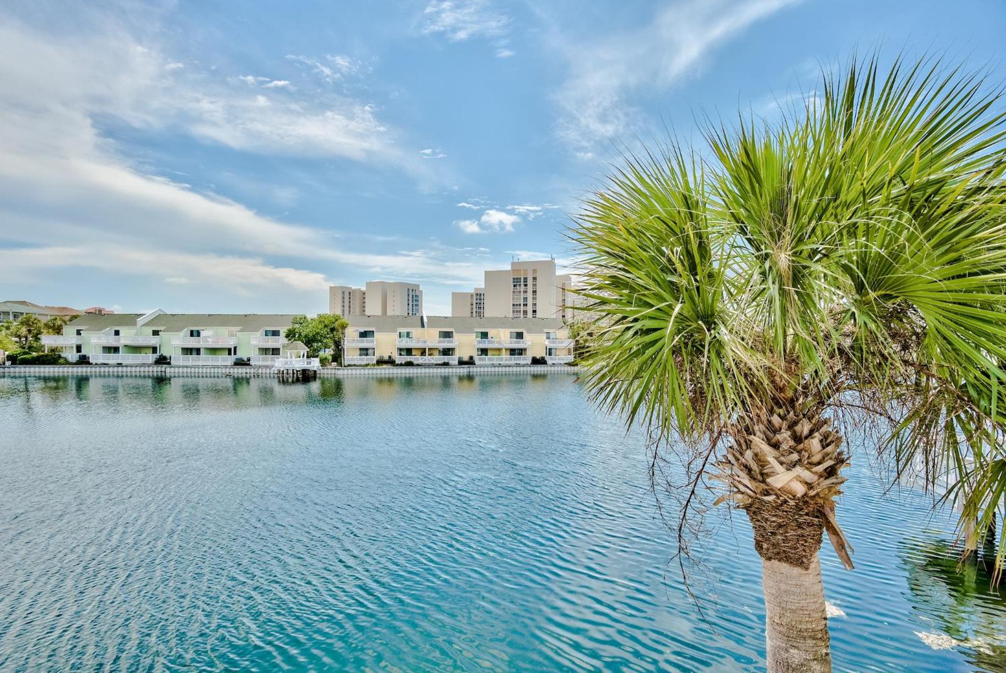 Southbay by the Gulf #51 - Walk to private beach in 3 min - Beach setup included - Spectacular lake views - Completely Remodeled 2BR/2.5BA Townhouse view 4