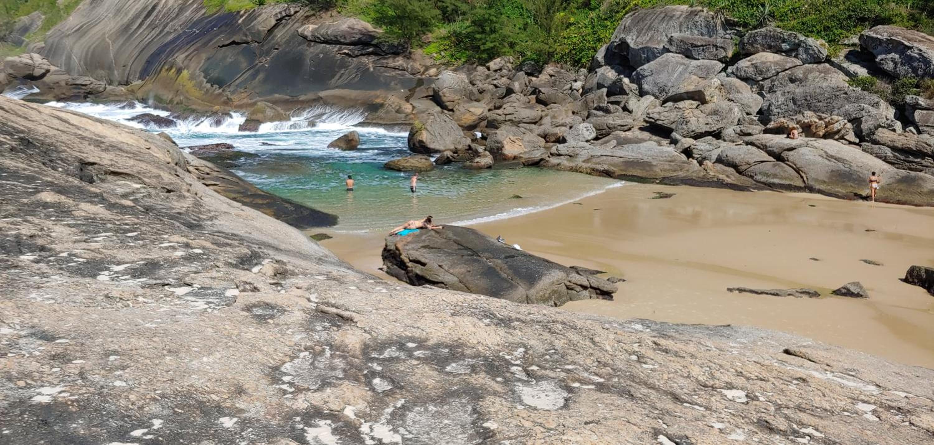 Apartamento em Itacoatiara ao lado da praia