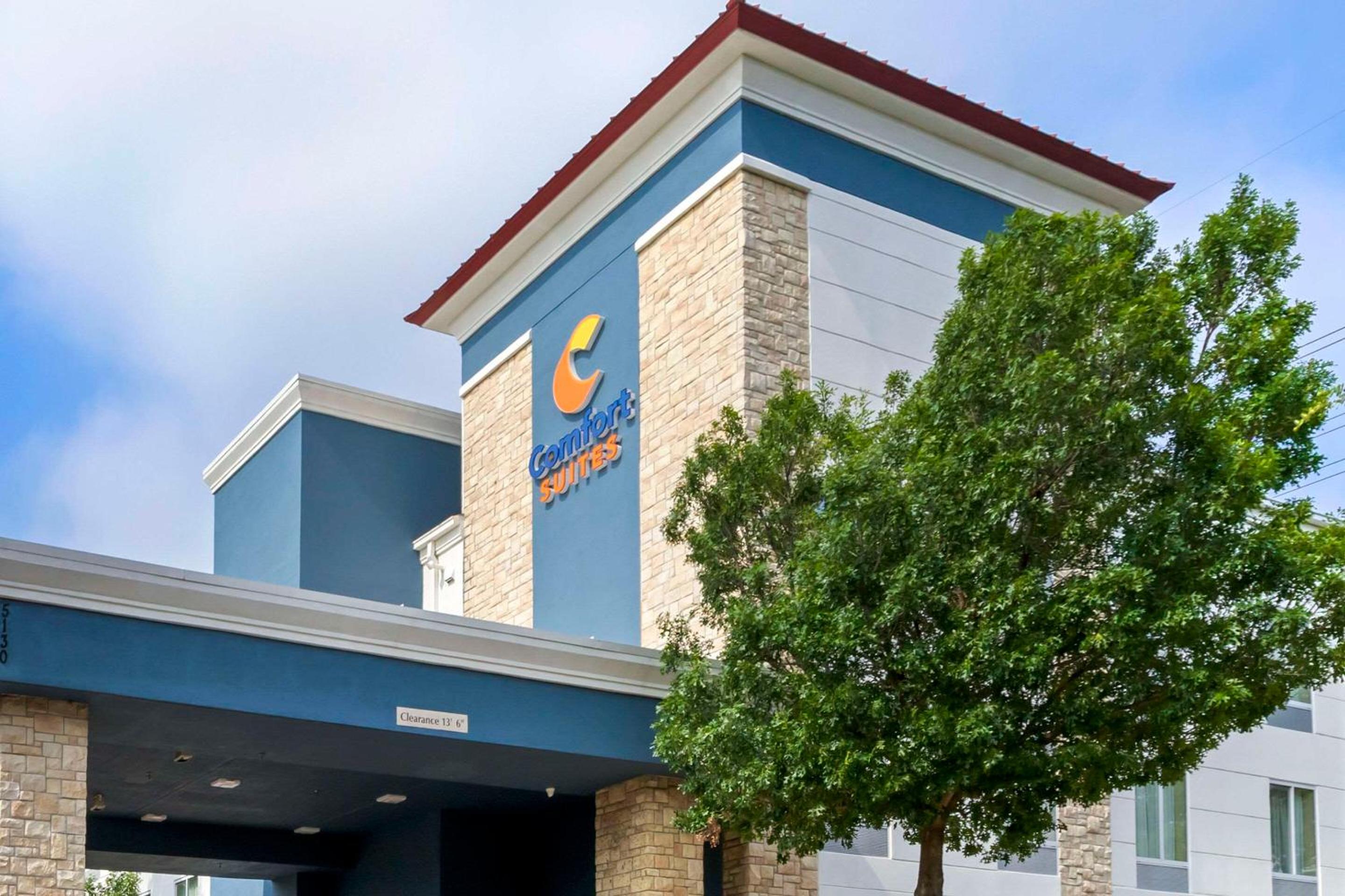 Comfort Suites Medical Center near Six Flags 2