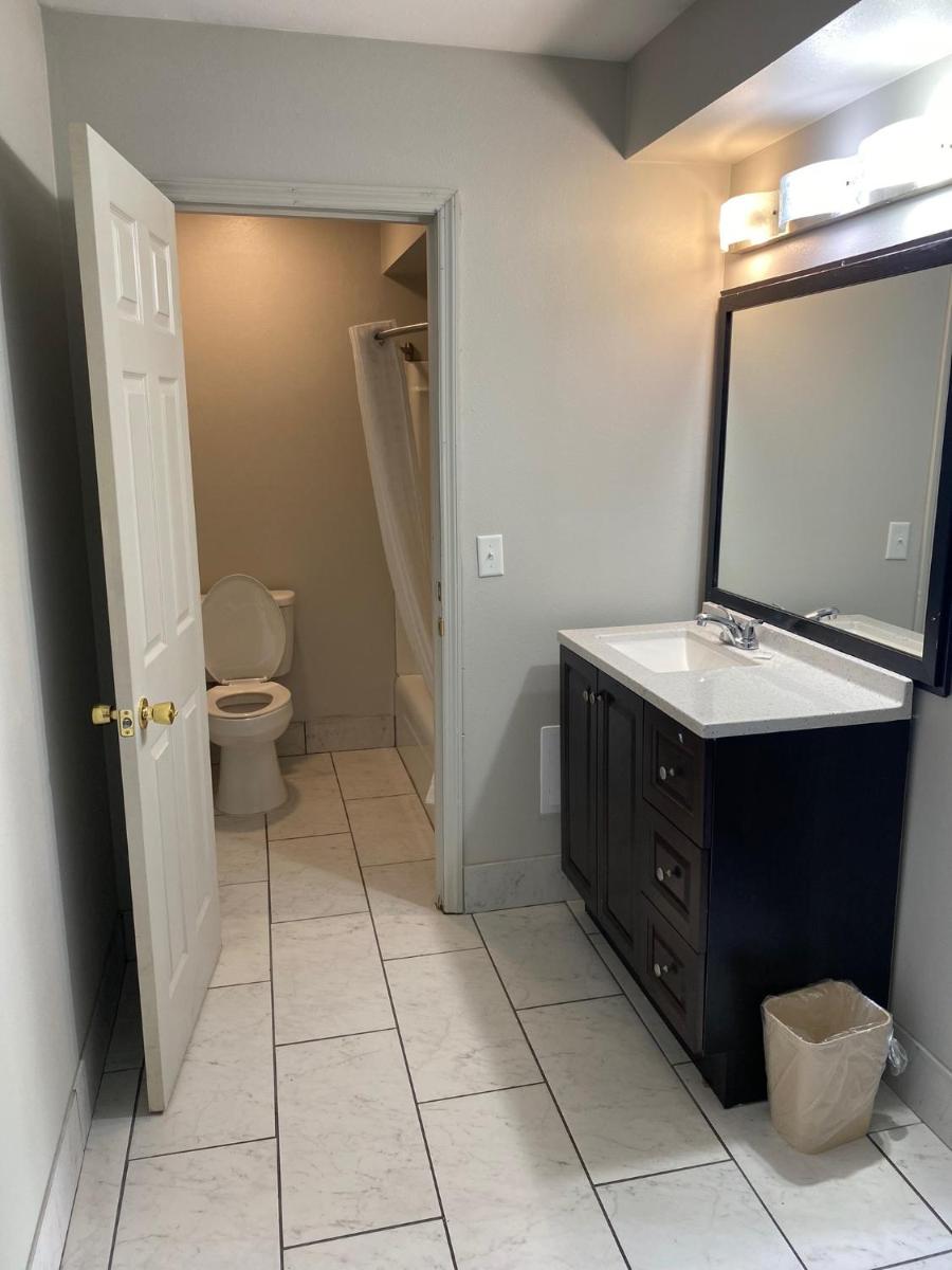 New Budget Inn - Property Image 12