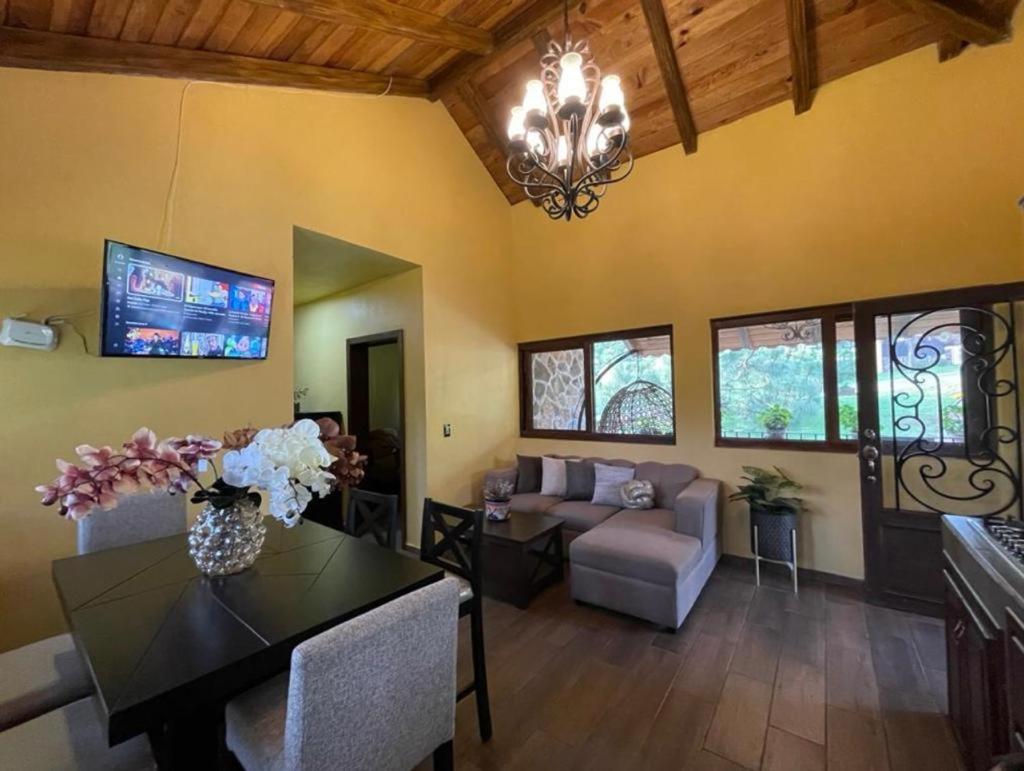 Hermosa cabaña con terraza para disfrutar Cabañas puerta del bosque Mazamitla view 2