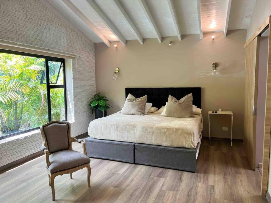 Spacious, comfy & prime location