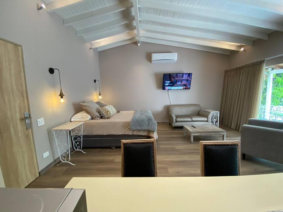 Spacious, comfy & prime location