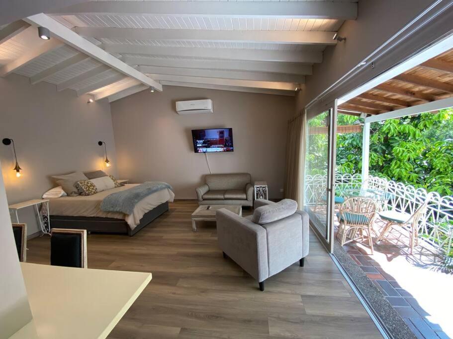 Spacious, comfy & prime location