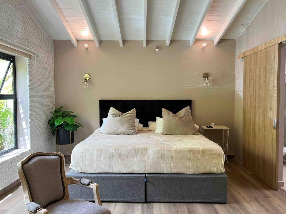 Spacious, comfy & prime location