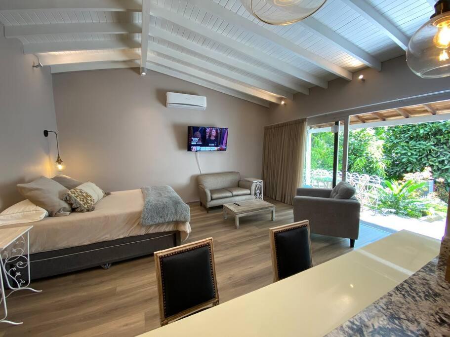 Spacious, comfy & prime location