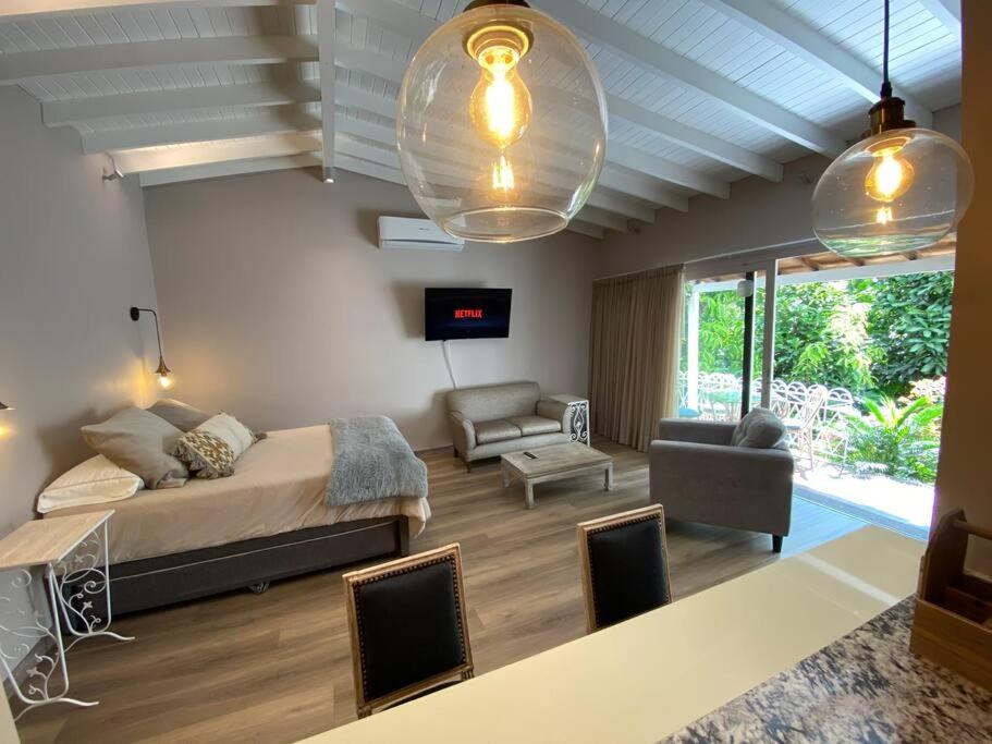 Spacious, comfy & prime location