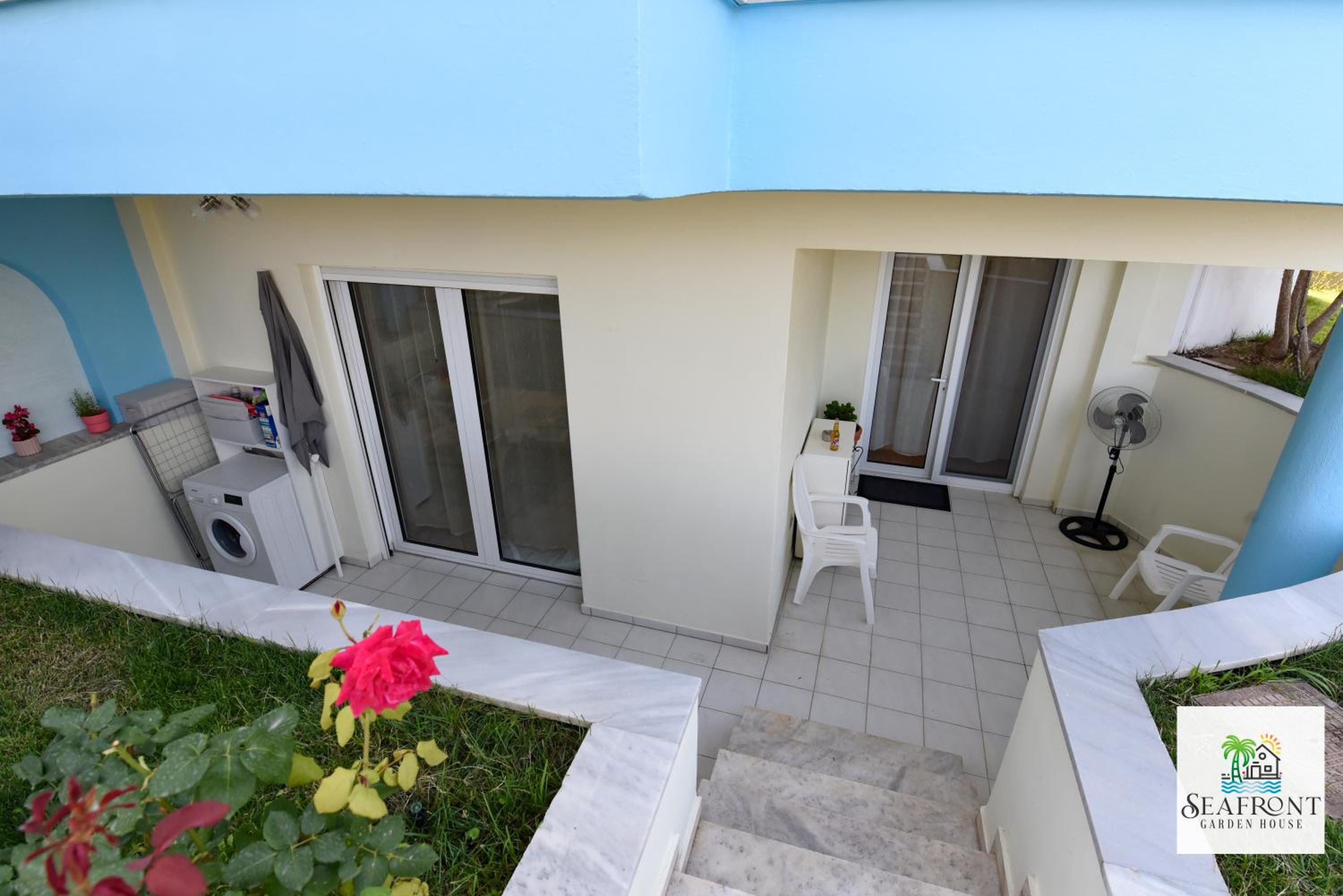 SeafrontGardenHouse