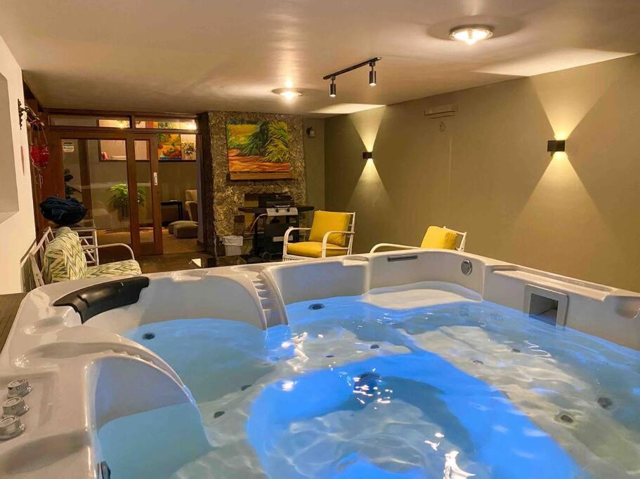 NEW Mansion with pool & jacuzzi, El poblado