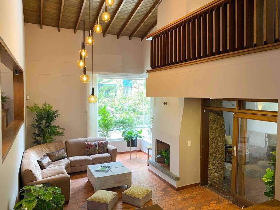 NEW Mansion with pool & jacuzzi, El poblado