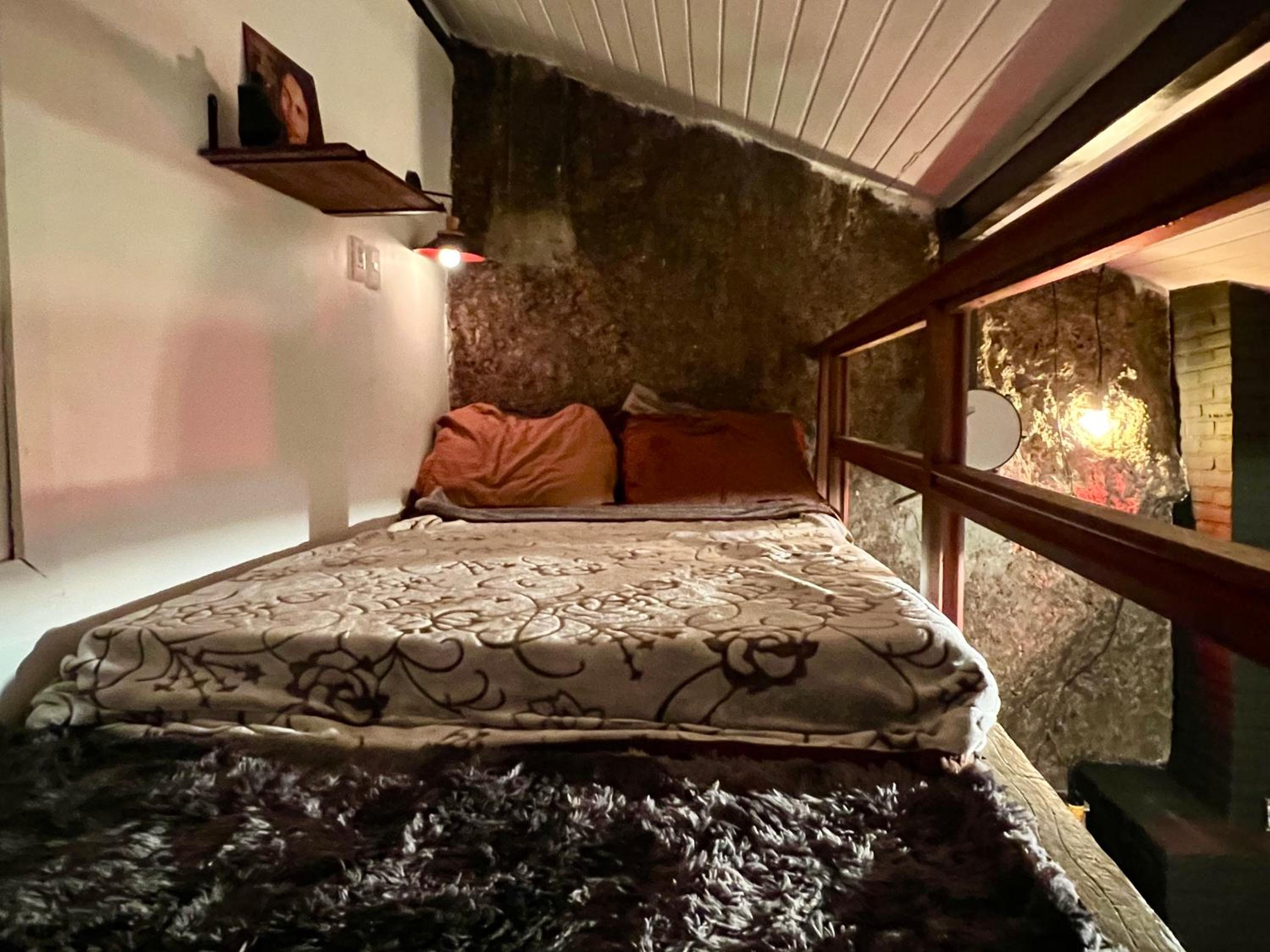 Amazing forest House in the city! Private guest suite - double studio room
