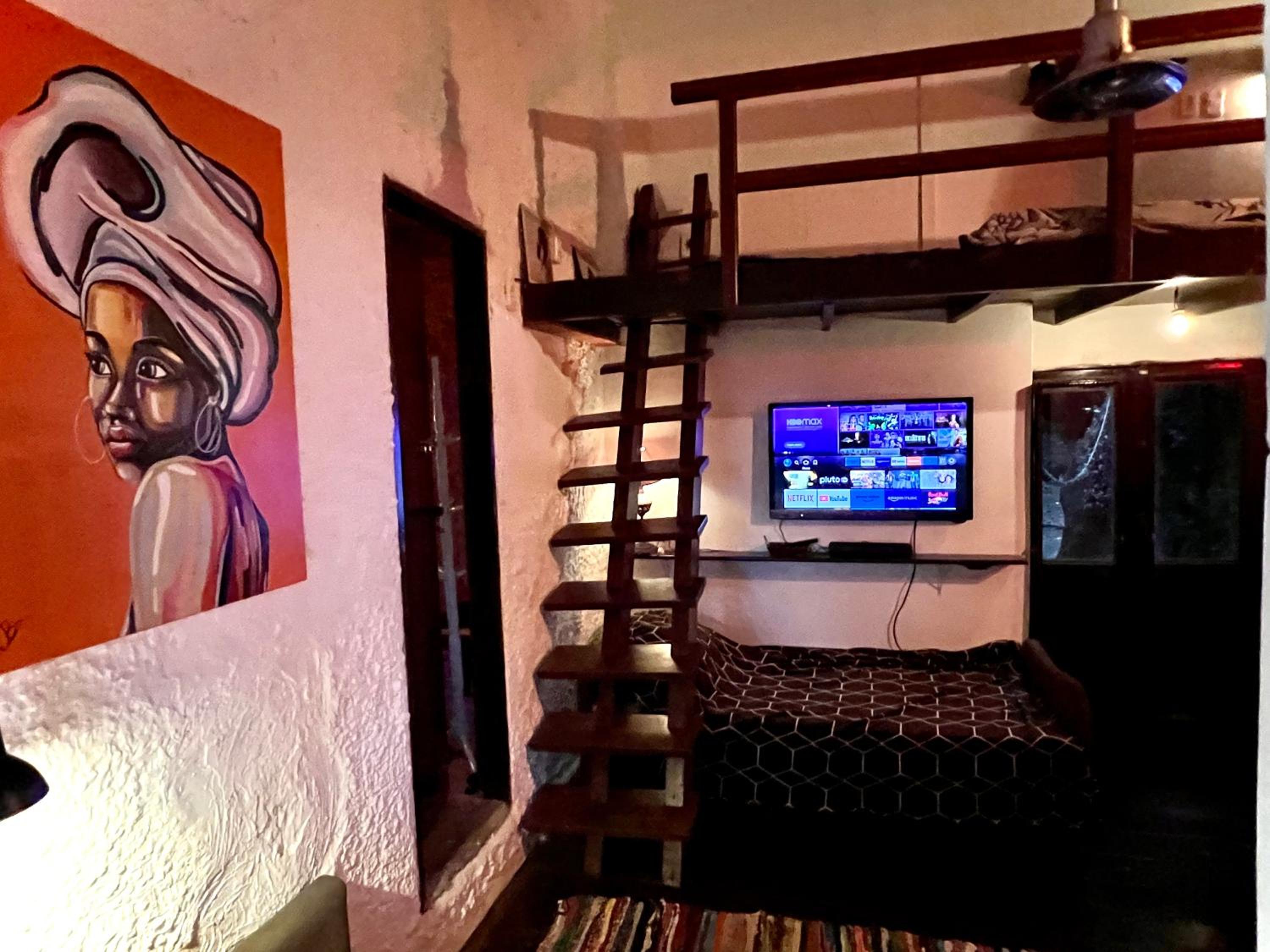 Amazing forest House in the city! Private guest suite - double studio room