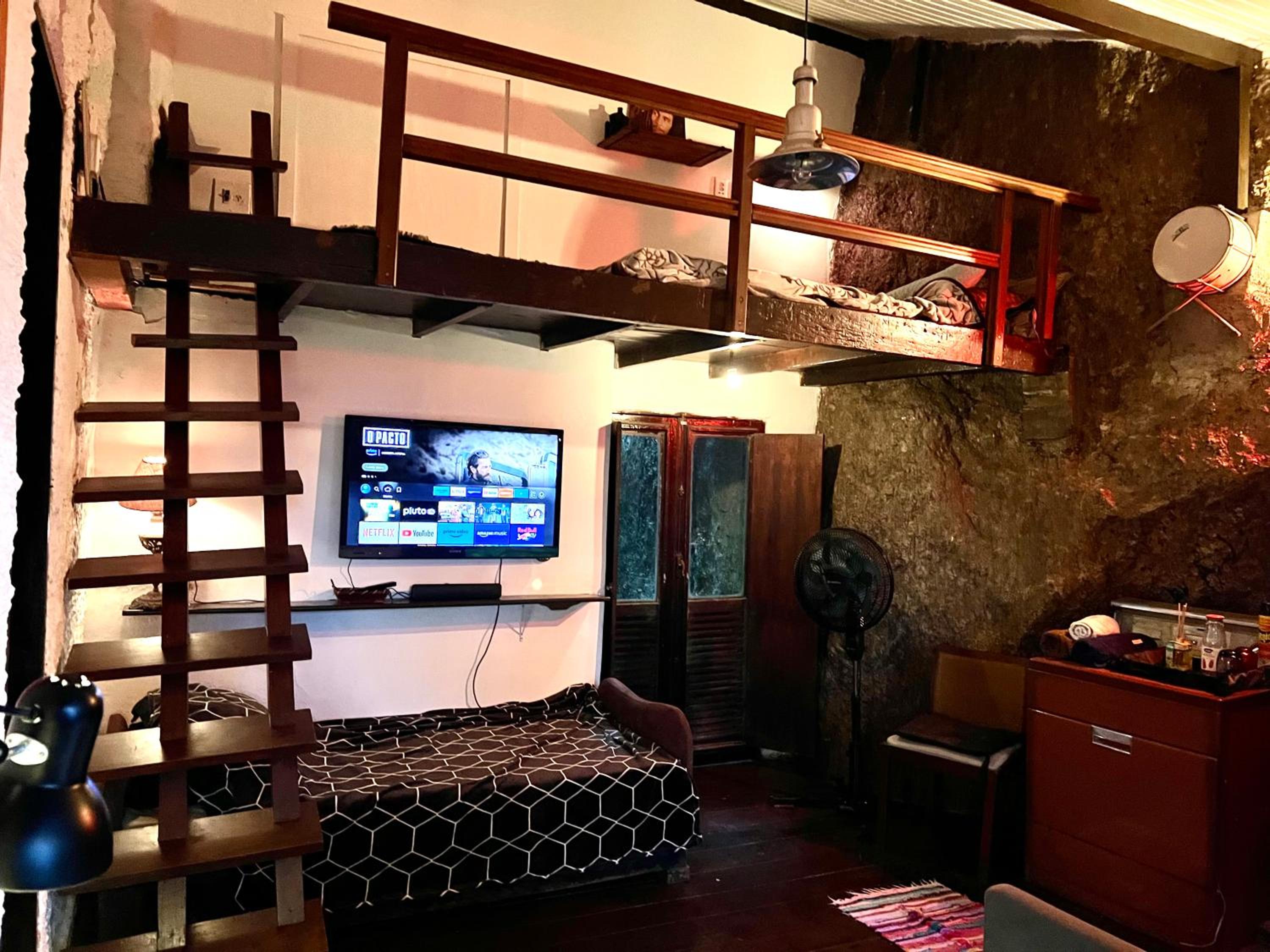 Amazing forest House in the city! Private guest suite - double studio room