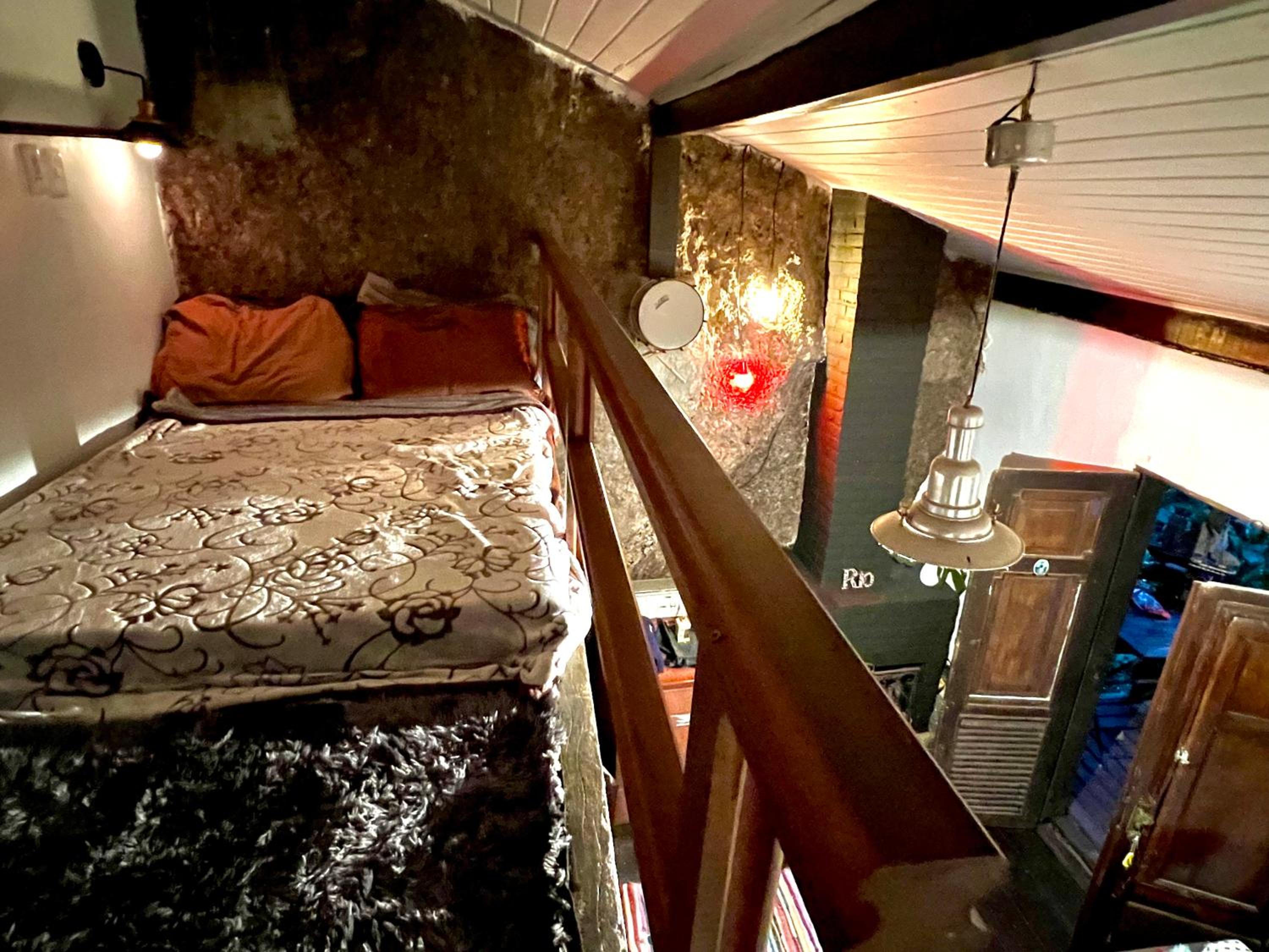 Amazing forest House in the city! Private guest suite - double studio room