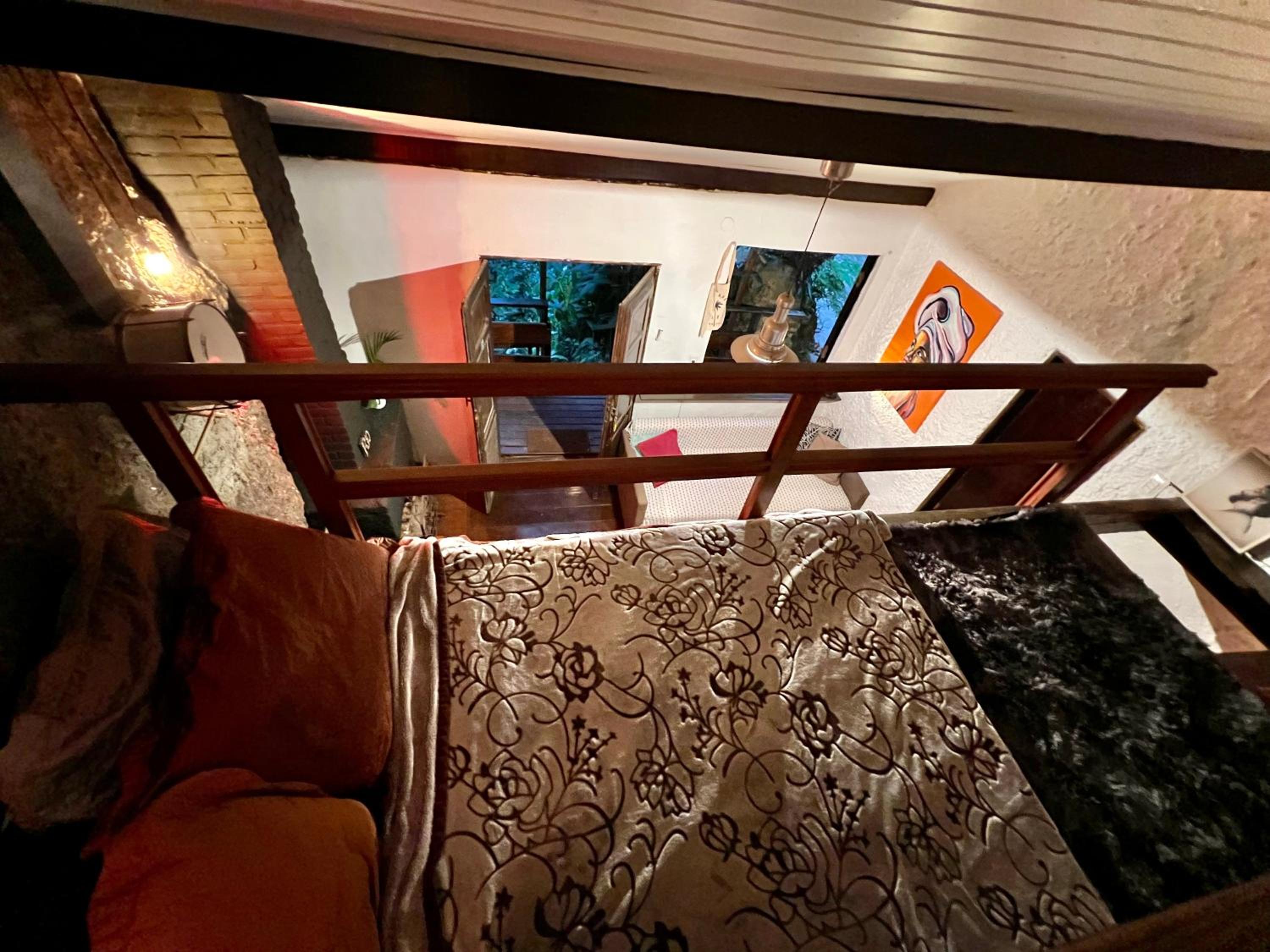 Amazing forest House in the city! Private guest suite - double studio room