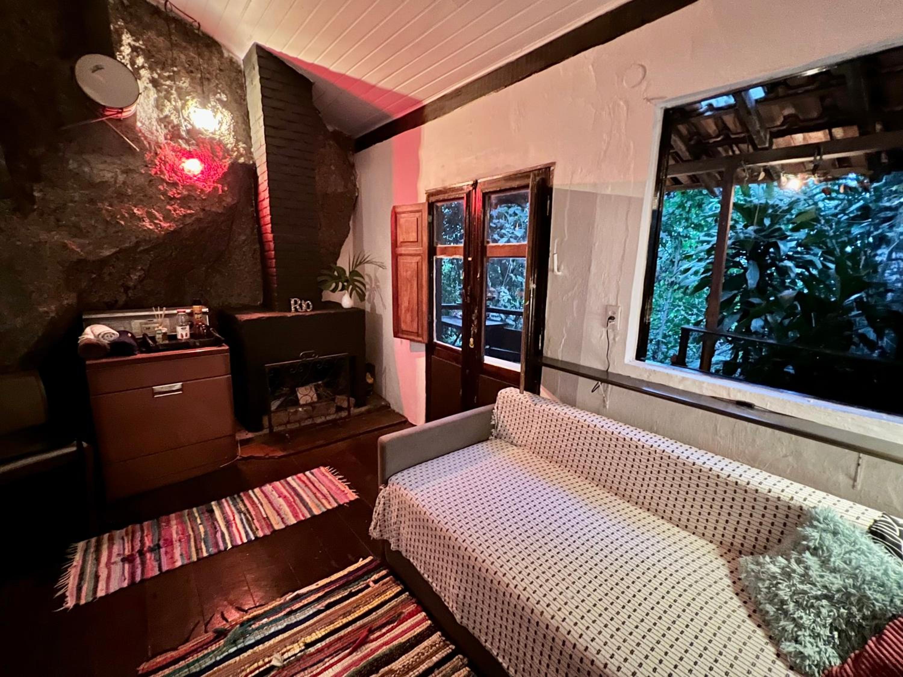 Amazing forest House in the city! Private guest suite - double studio room