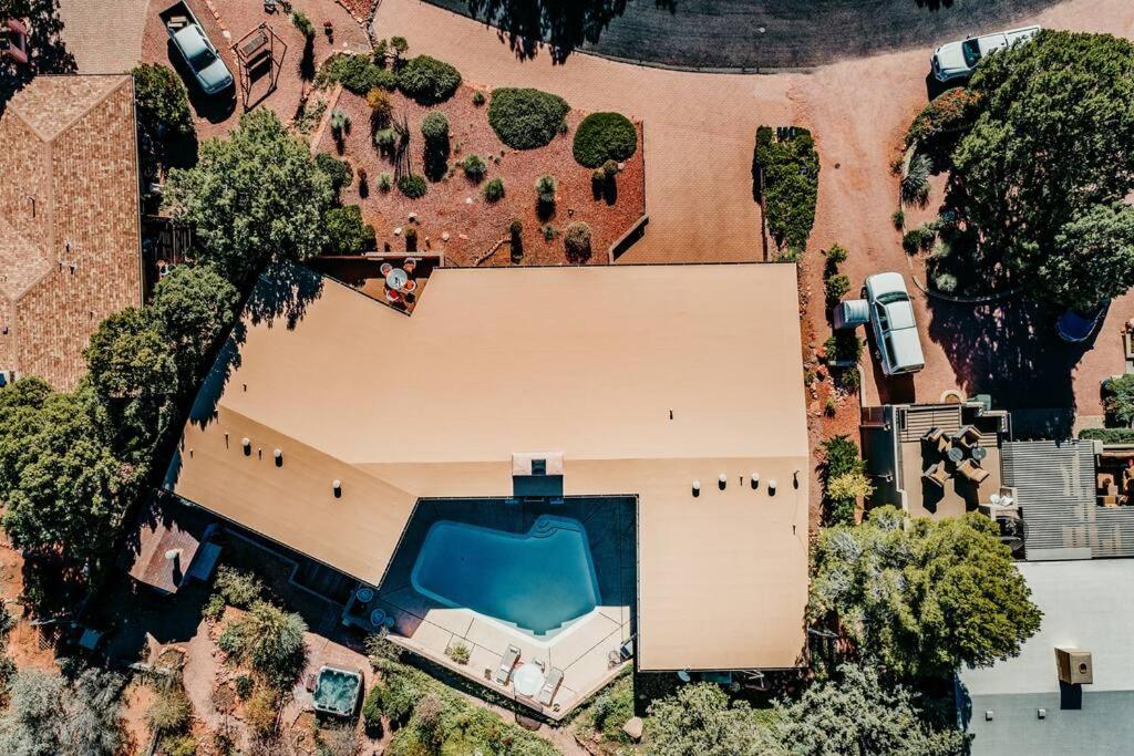 Hotel Jacuzzi, Walk to Trails, Stunning Views, Mid-Century Modern,Pool - Image 1