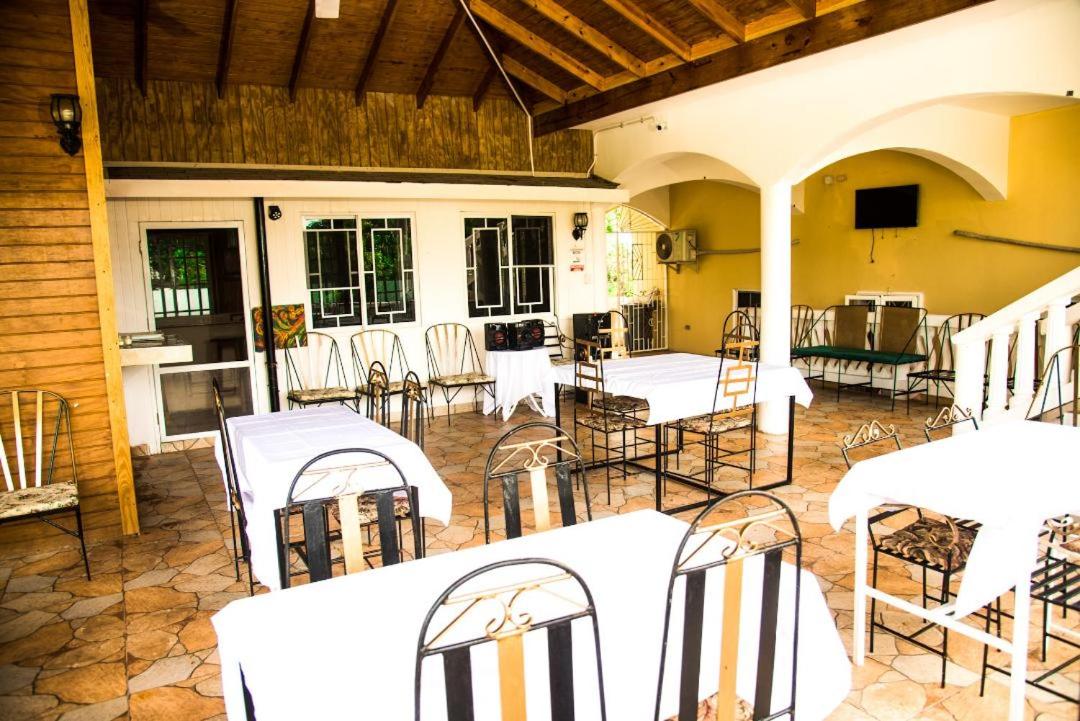 Dela de-Rose Guest House Negril Jamaica