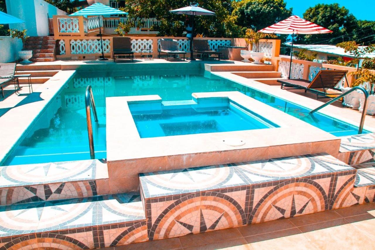 Dela de-Rose Guest House Negril Jamaica