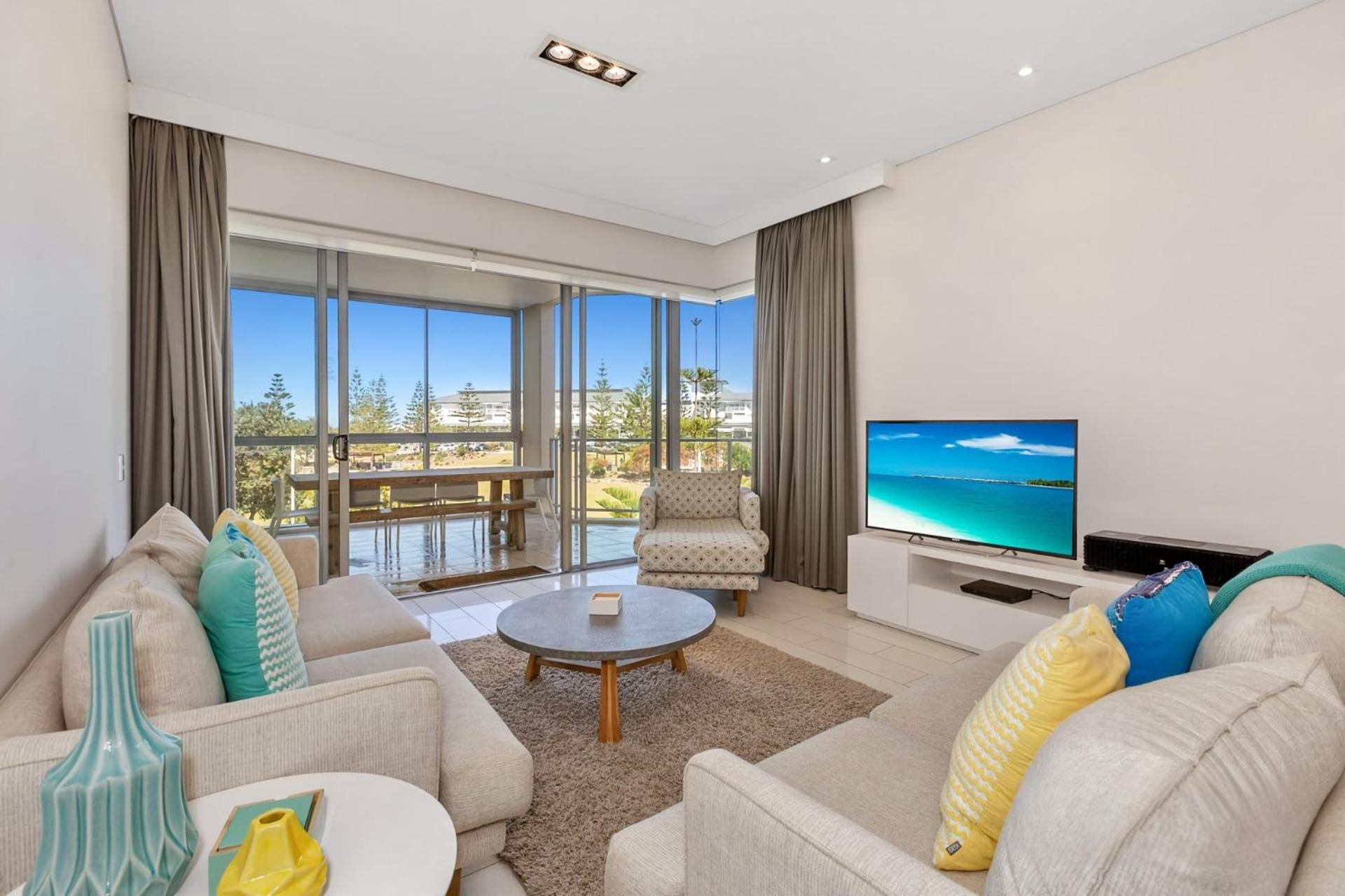 Wave Culture 1204 Beach Bliss - Apartment with complex Pool & Spa