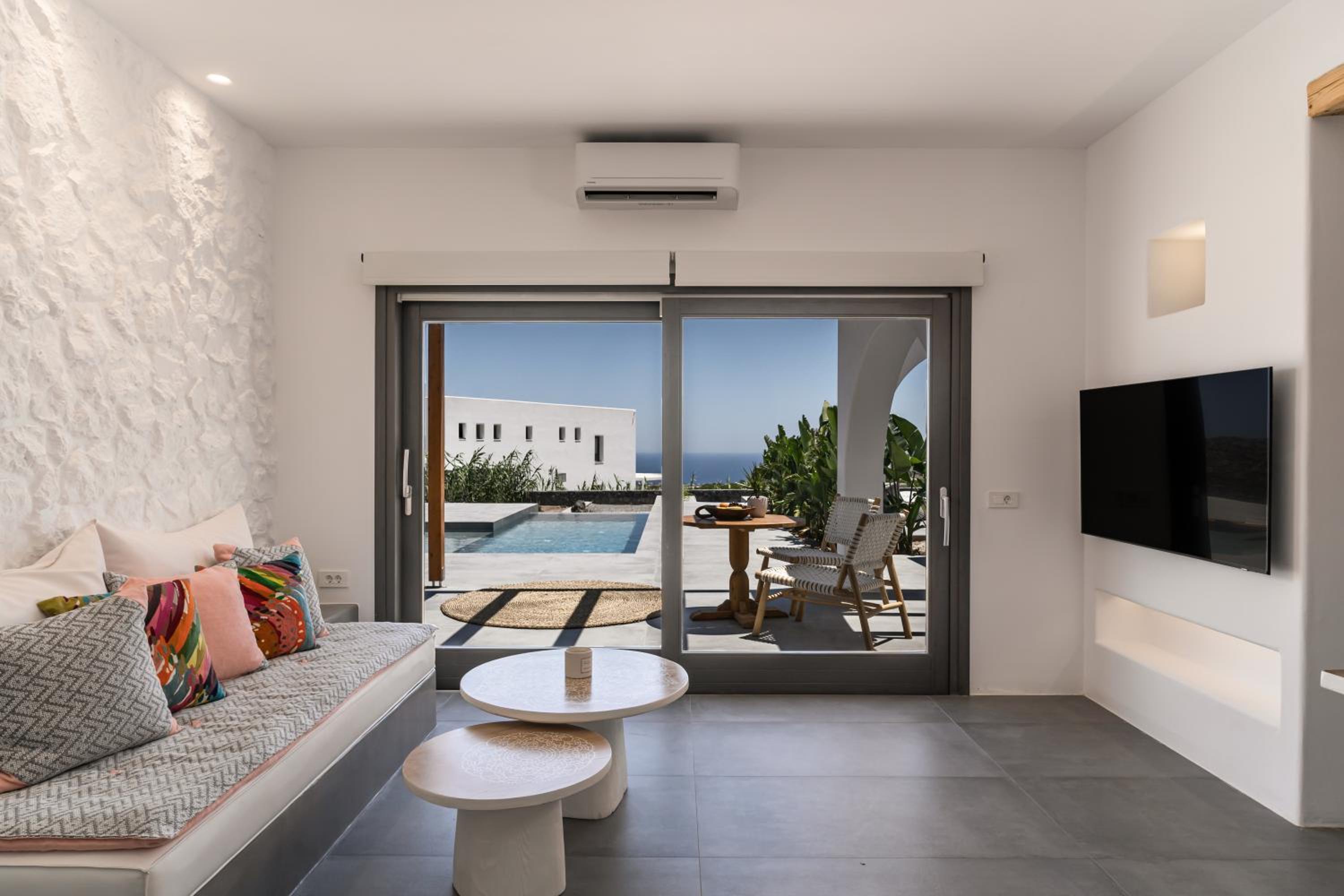 Numa Santorini