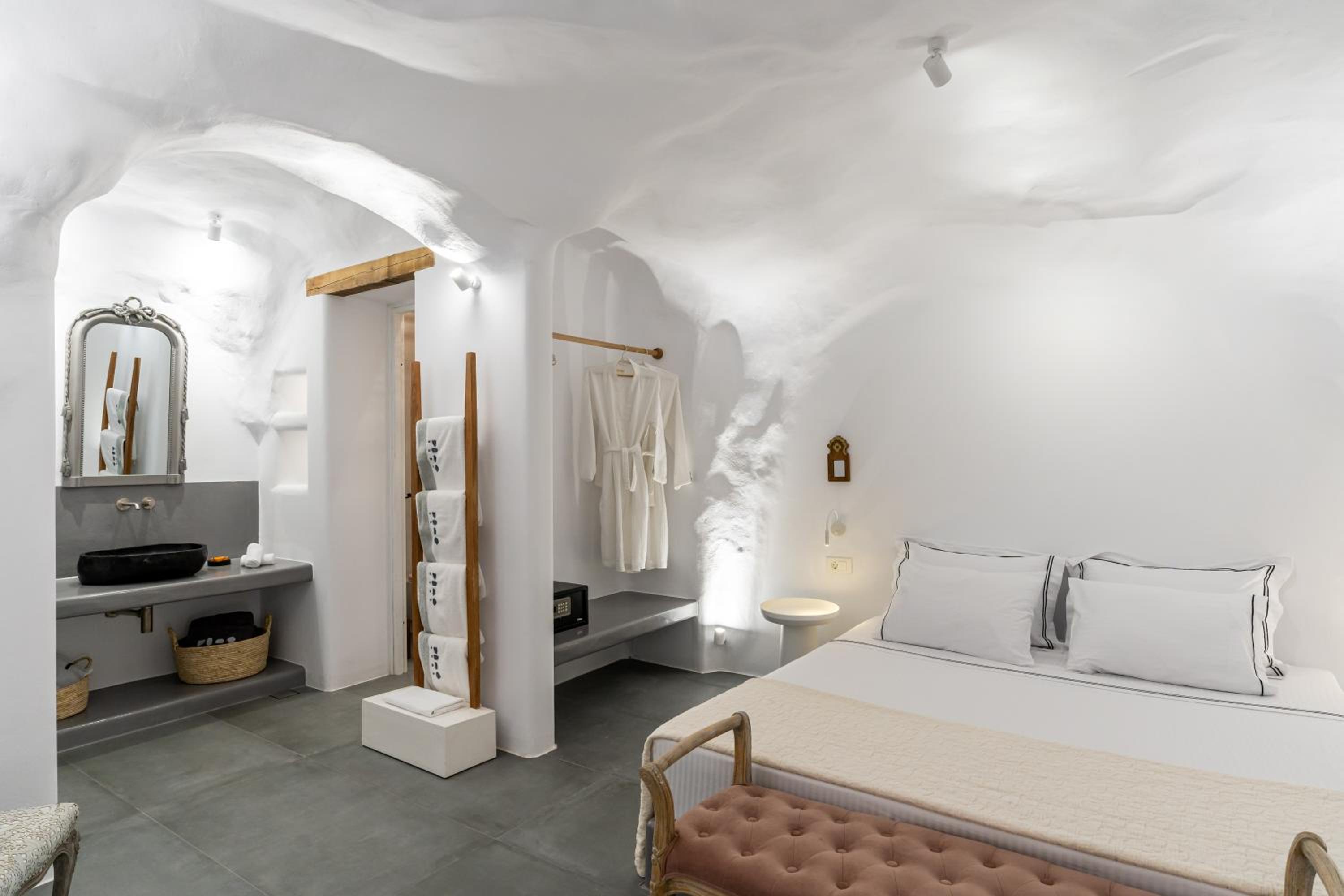 Numa Santorini
