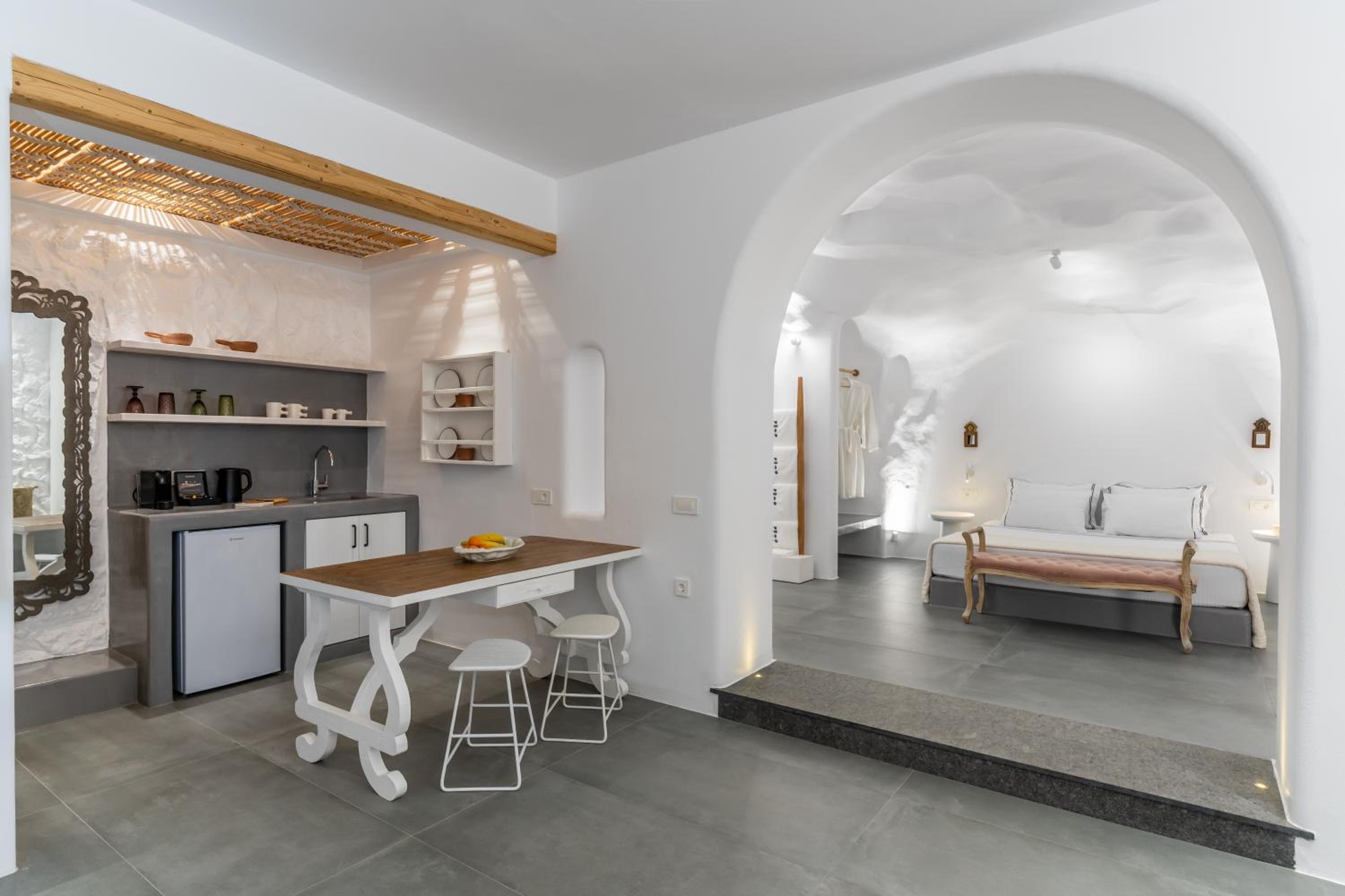 Numa Santorini