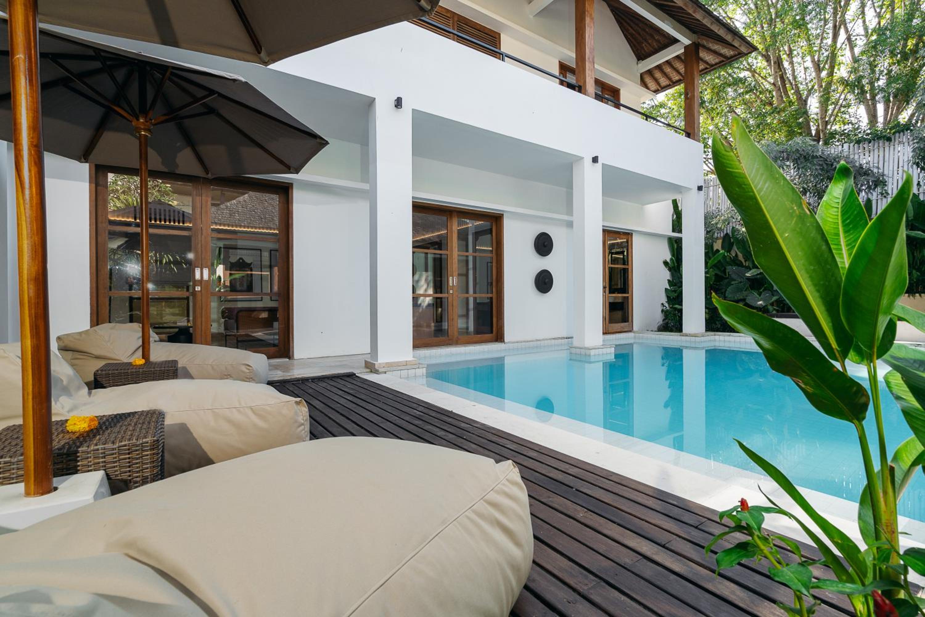 Villa Agathe - Sumptuous 4BR Luxury Villa 550m away from Nelayan Beach view 4