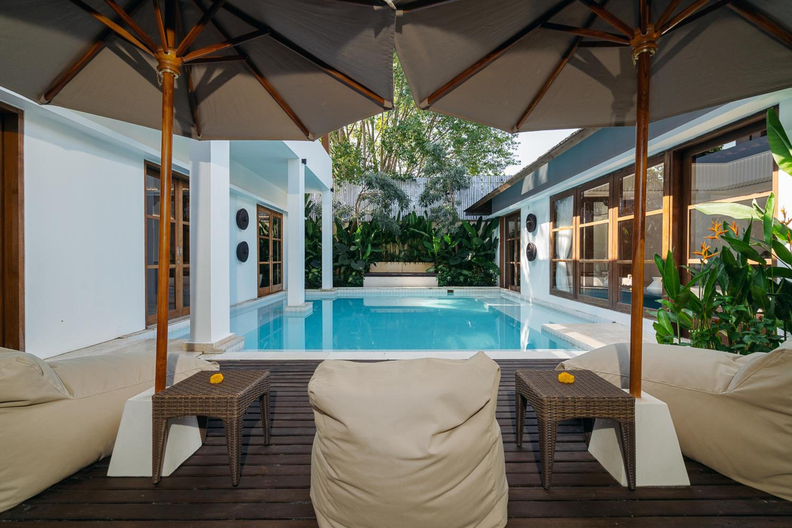 Villa Agathe - Sumptuous 4BR Luxury Villa 550m away from Nelayan Beach view 5