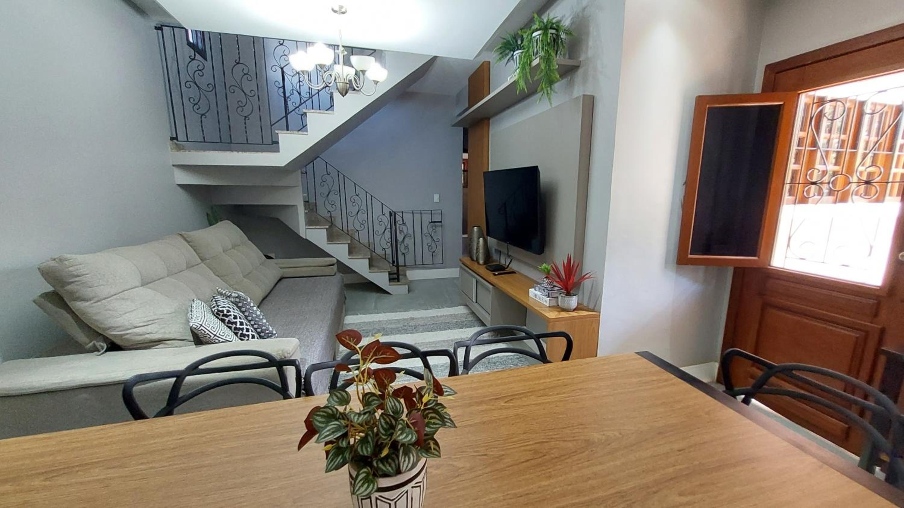 Linda Casa no Jardim Mariléa com Área Gourmet e Hidromassagem!