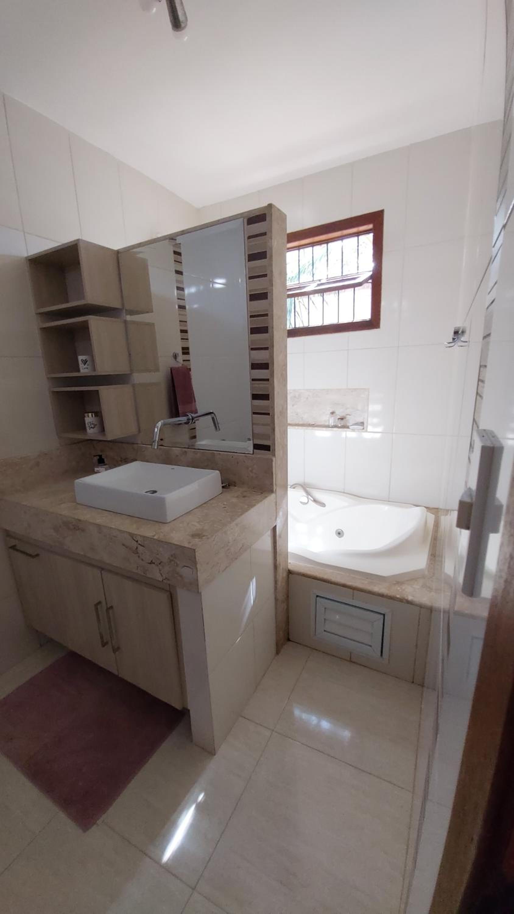 Linda Casa no Jardim Mariléa com Área Gourmet e Hidromassagem!