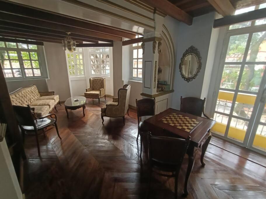 Estudio Duplex Vintage en el Centro para 4H Atelier