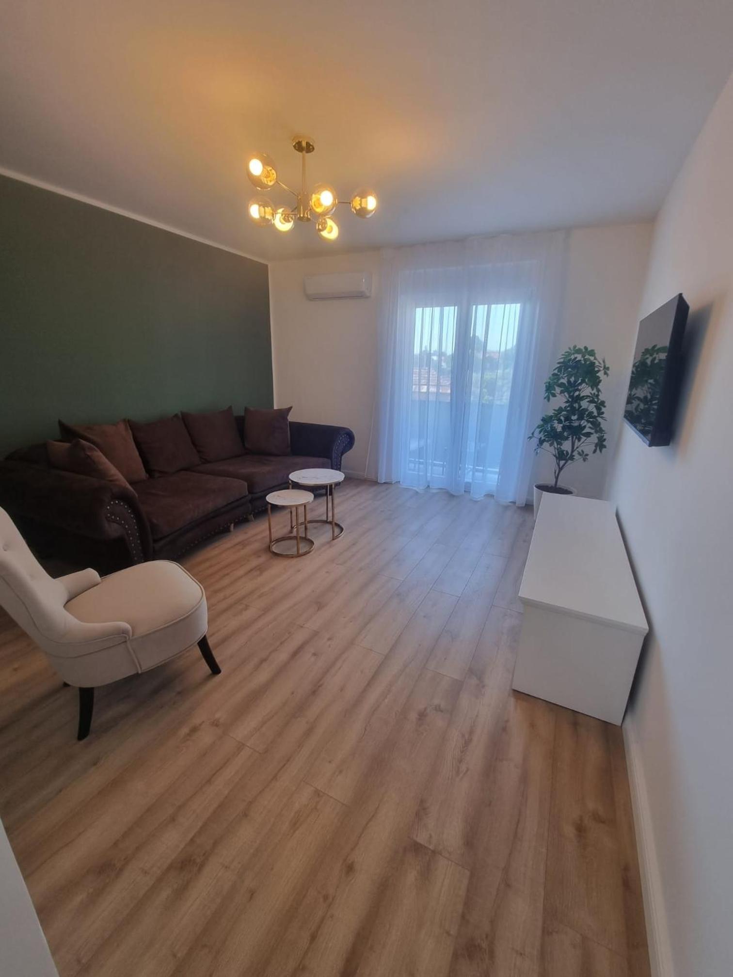Apartment with view on city marine view 4