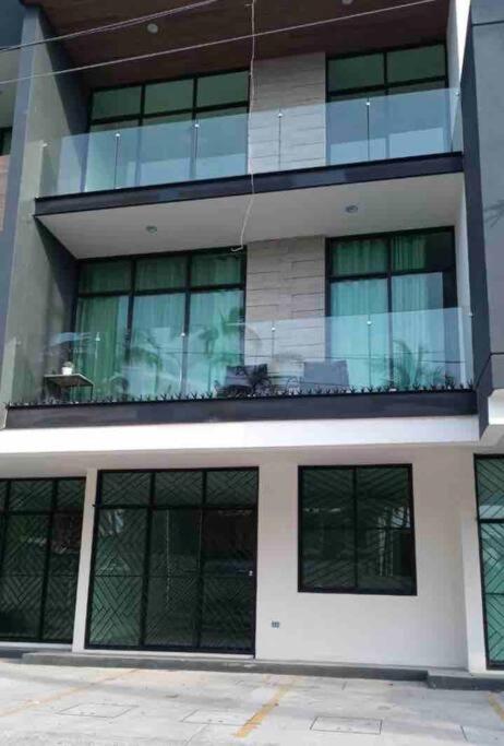 Nuevo y Cómodo Departamento en el corazón de la Zona Dorada