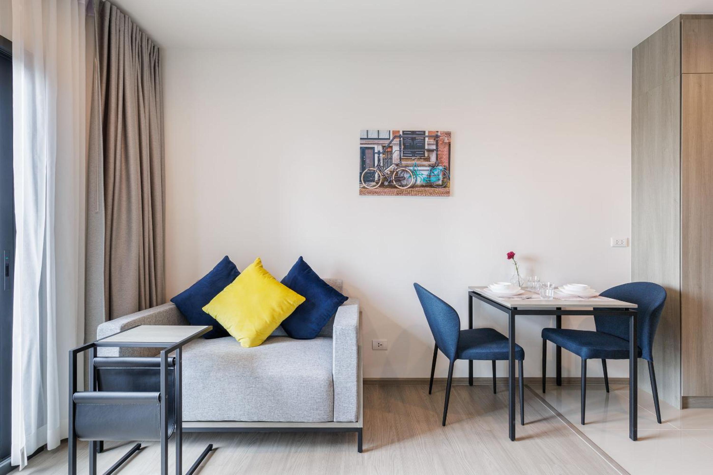 Bangkok city center-thong lo-rca-high-rise one-bedroom