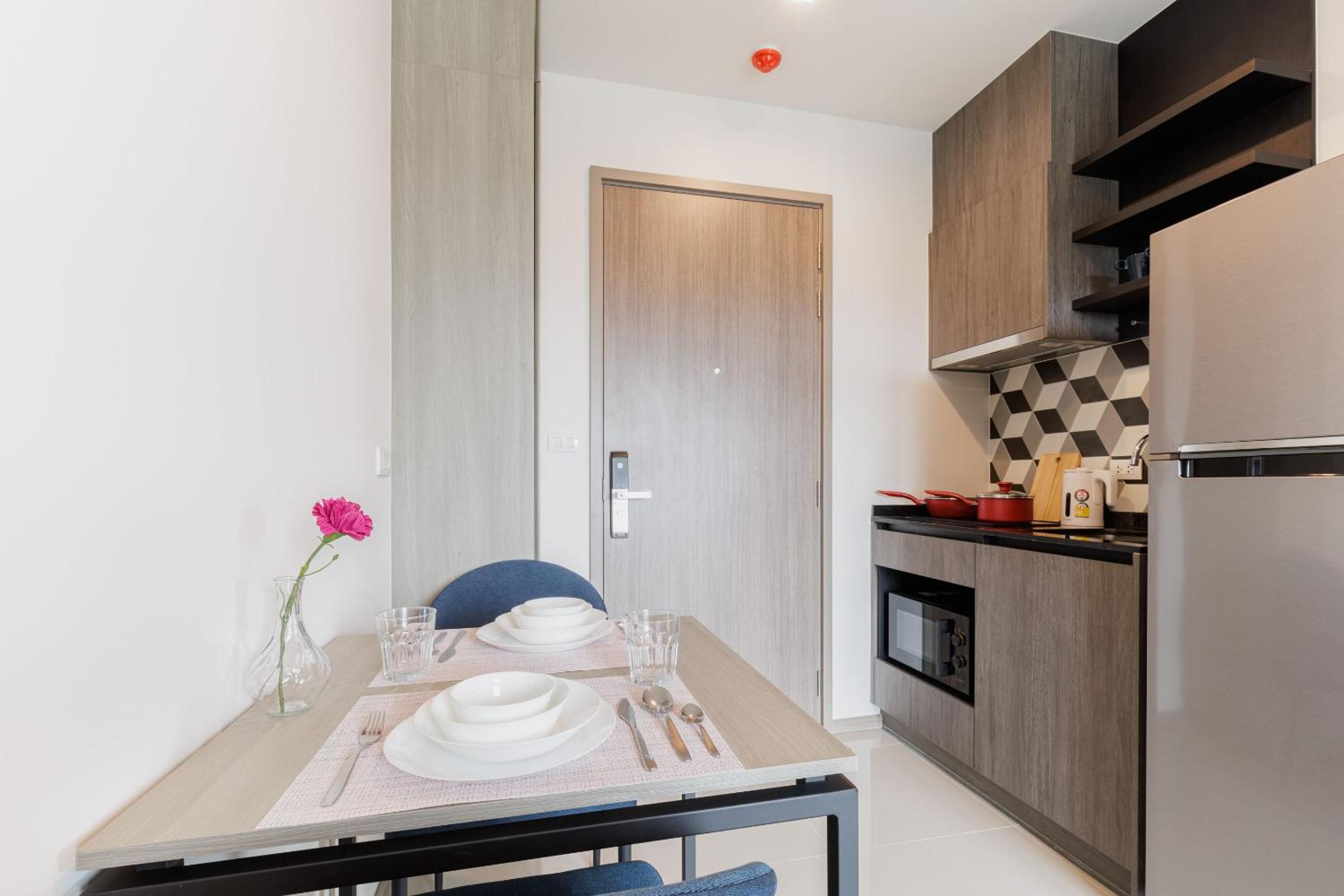 Bangkok city center-thong lo-rca-high-rise one-bedroom