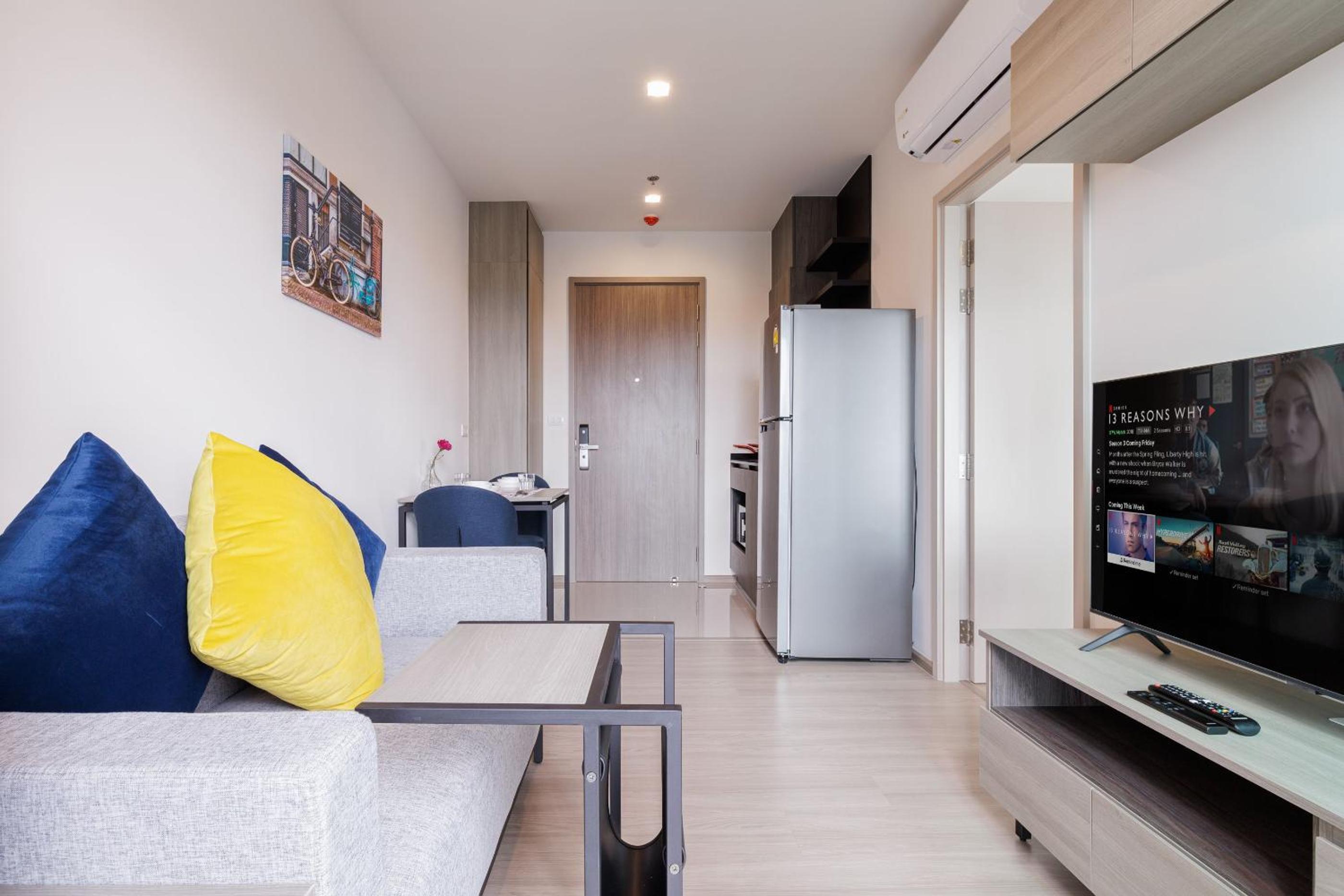 Bangkok city center-thong lo-rca-high-rise one-bedroom