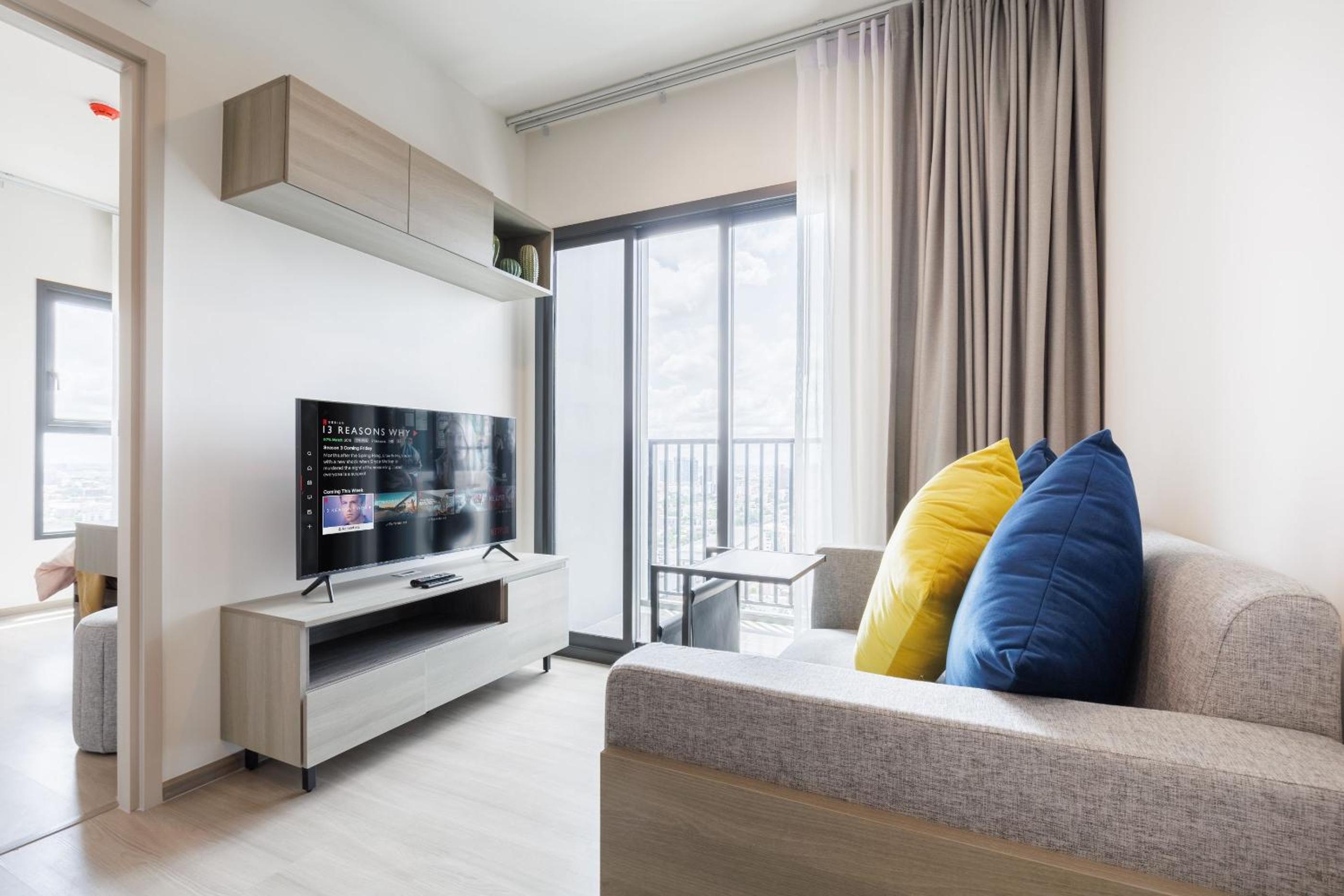 Bangkok city center-thong lo-rca-high-rise one-bedroom