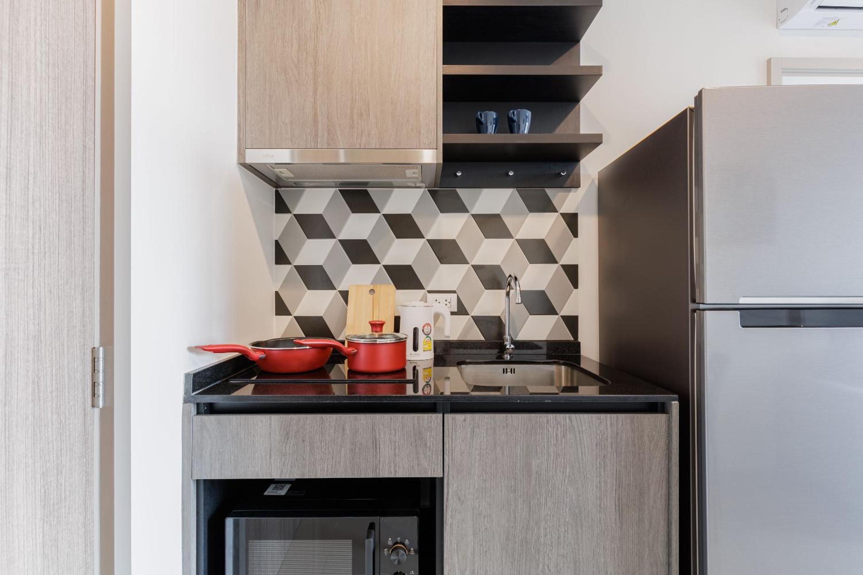 Bangkok city center-thong lo-rca-high-rise one-bedroom
