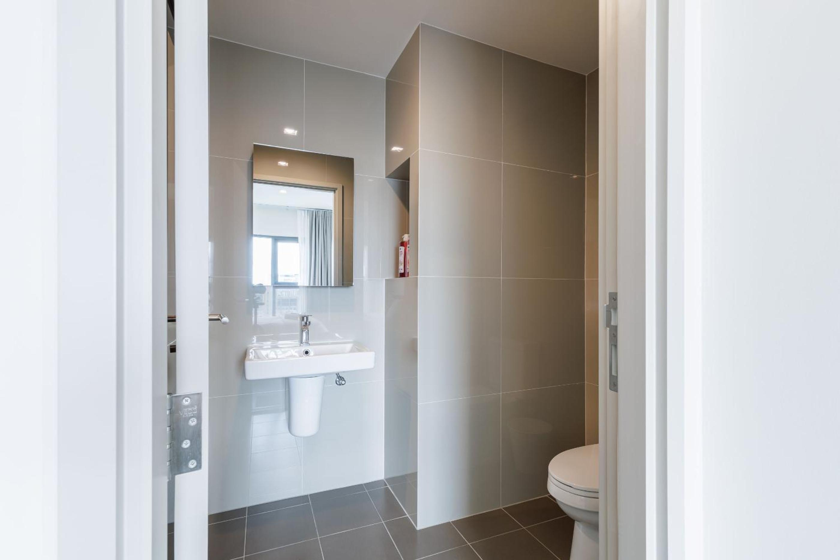 Bangkok city center-thong lo-rca-high-rise one-bedroom