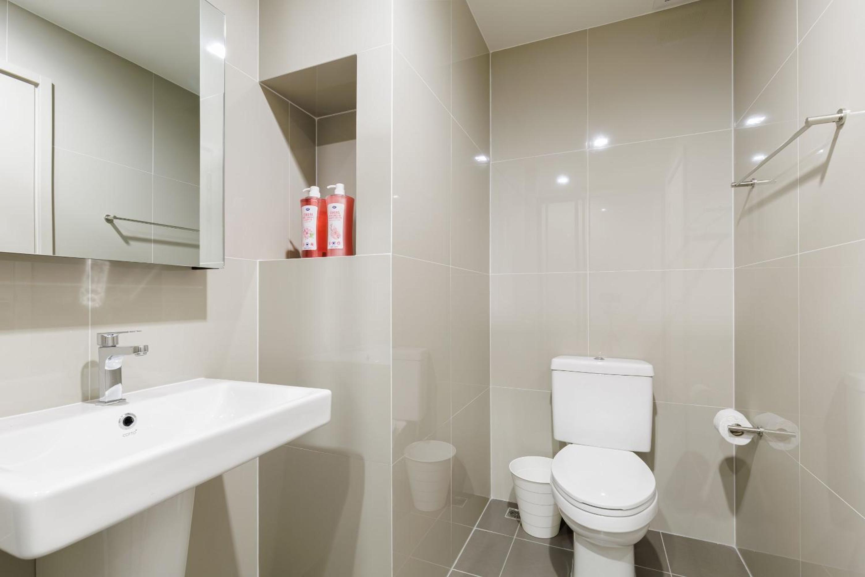 Bangkok city center-thong lo-rca-high-rise one-bedroom