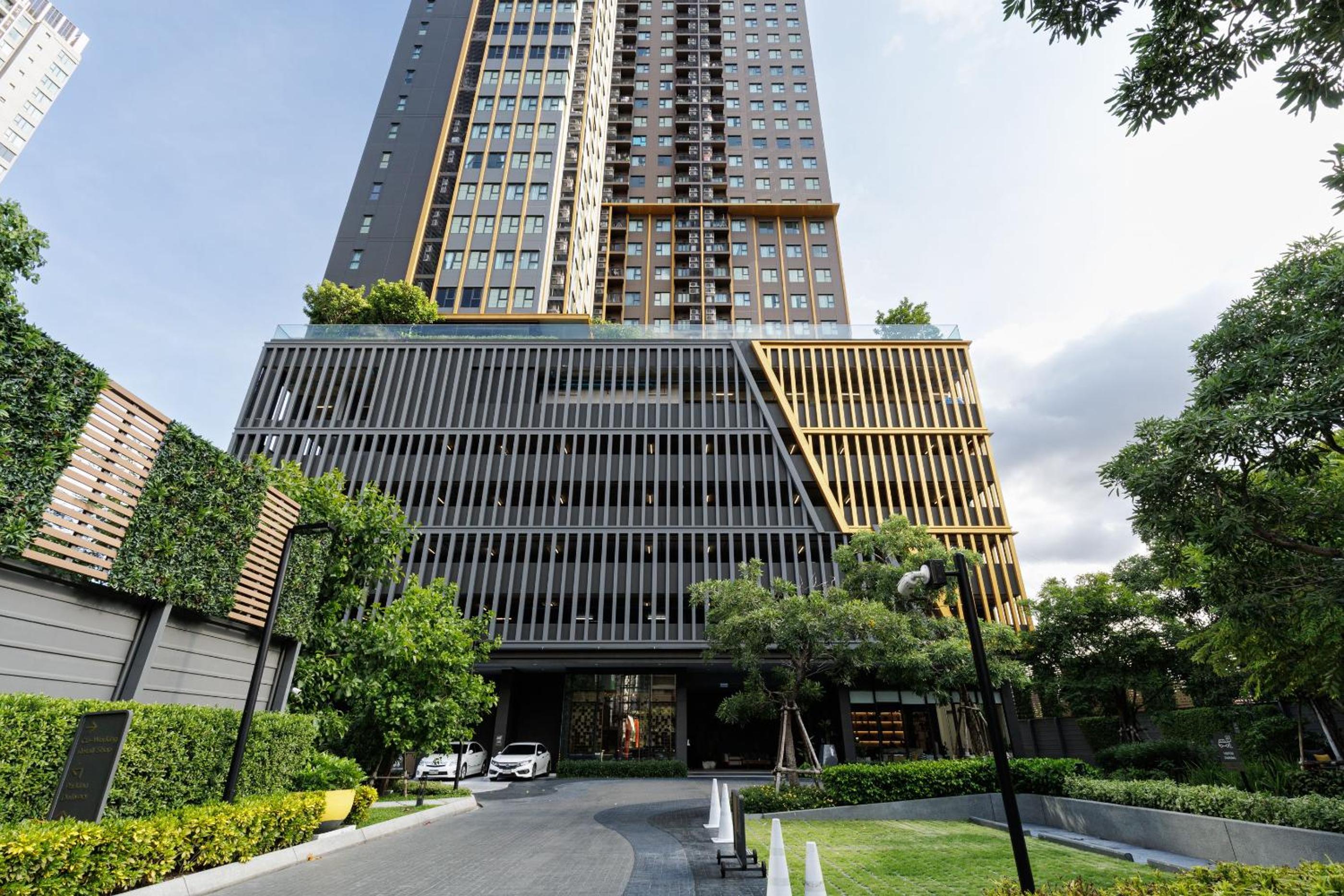 Bangkok city center-thong lo-rca-high-rise one-bedroom