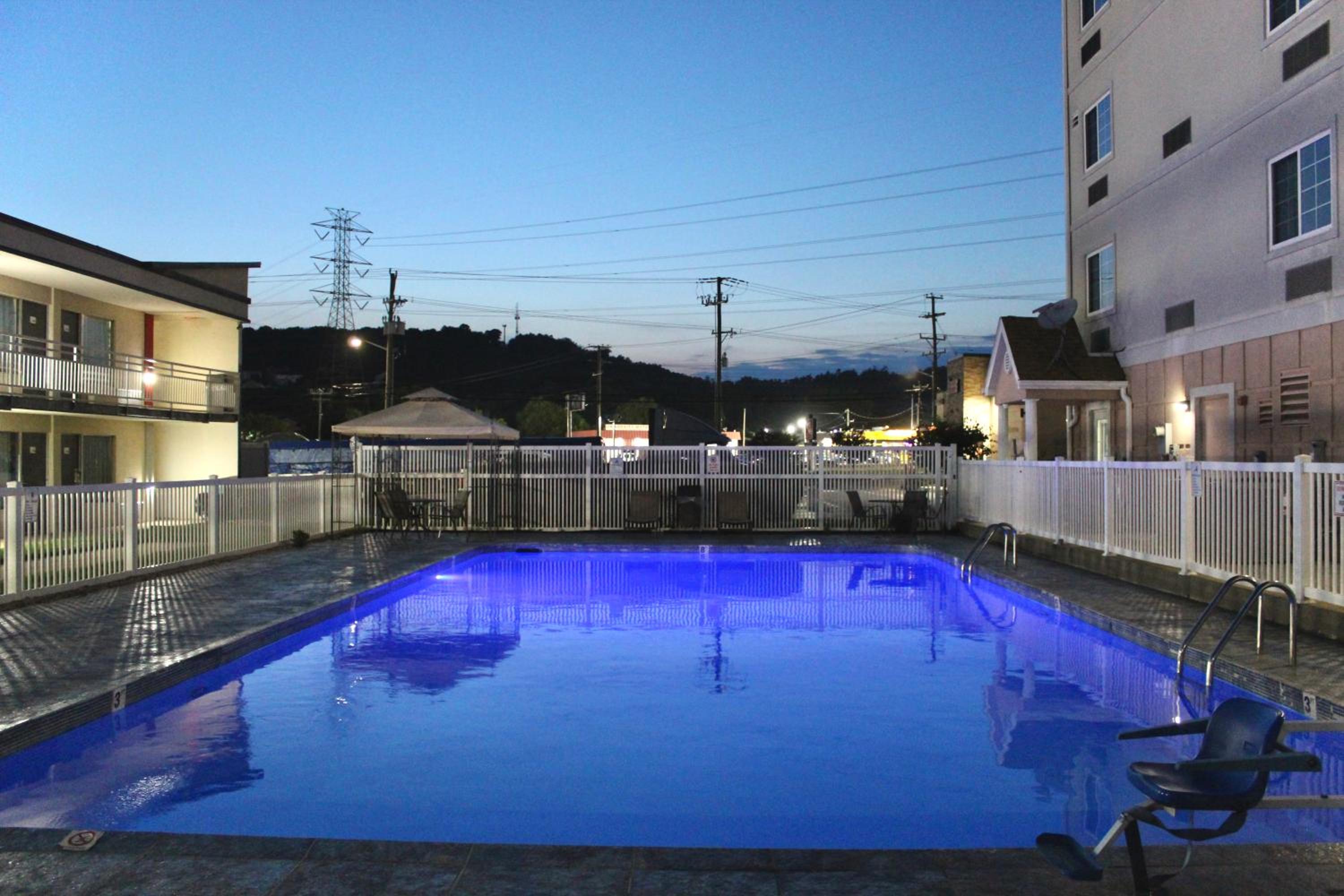 Ramada by Wyndham Harrisonburg view 3