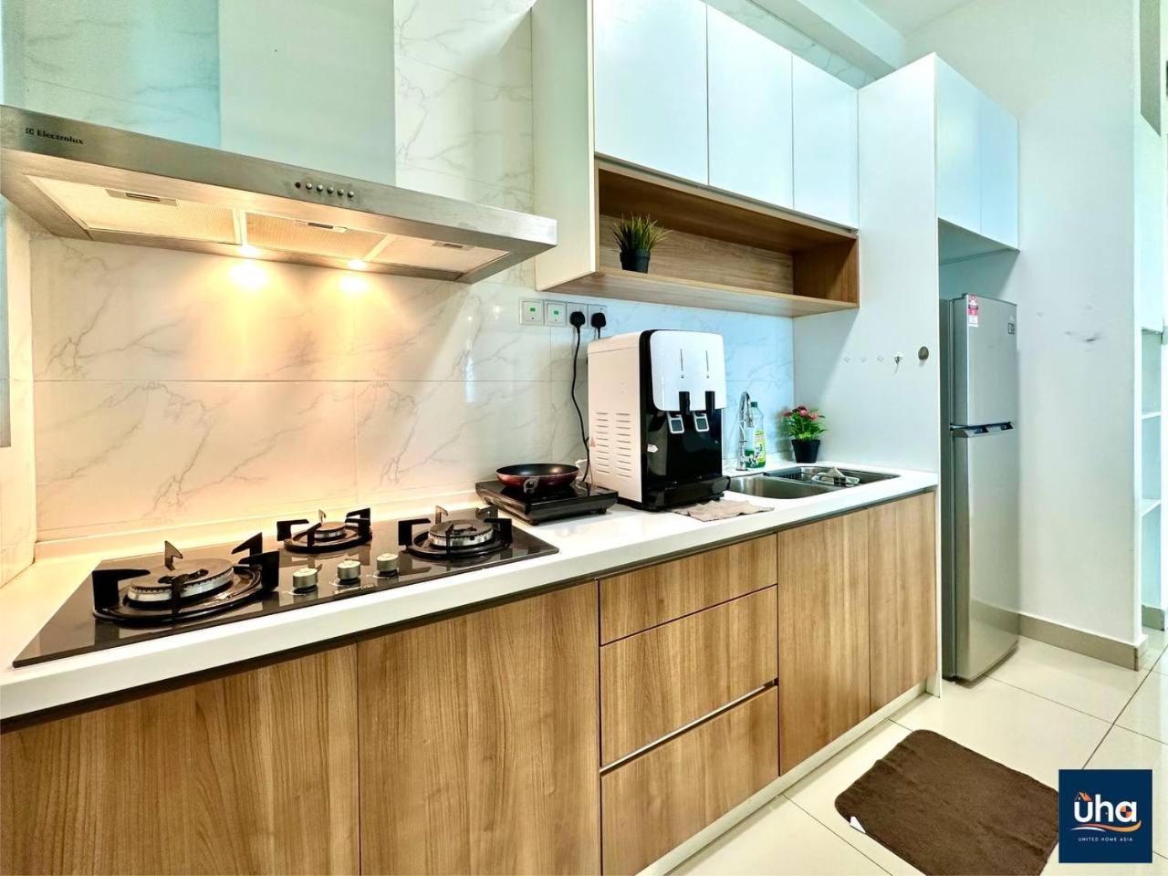 Twin Galaxy Residences by RR JBcity