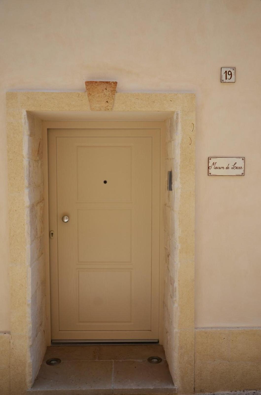 Maison de luxe view 2