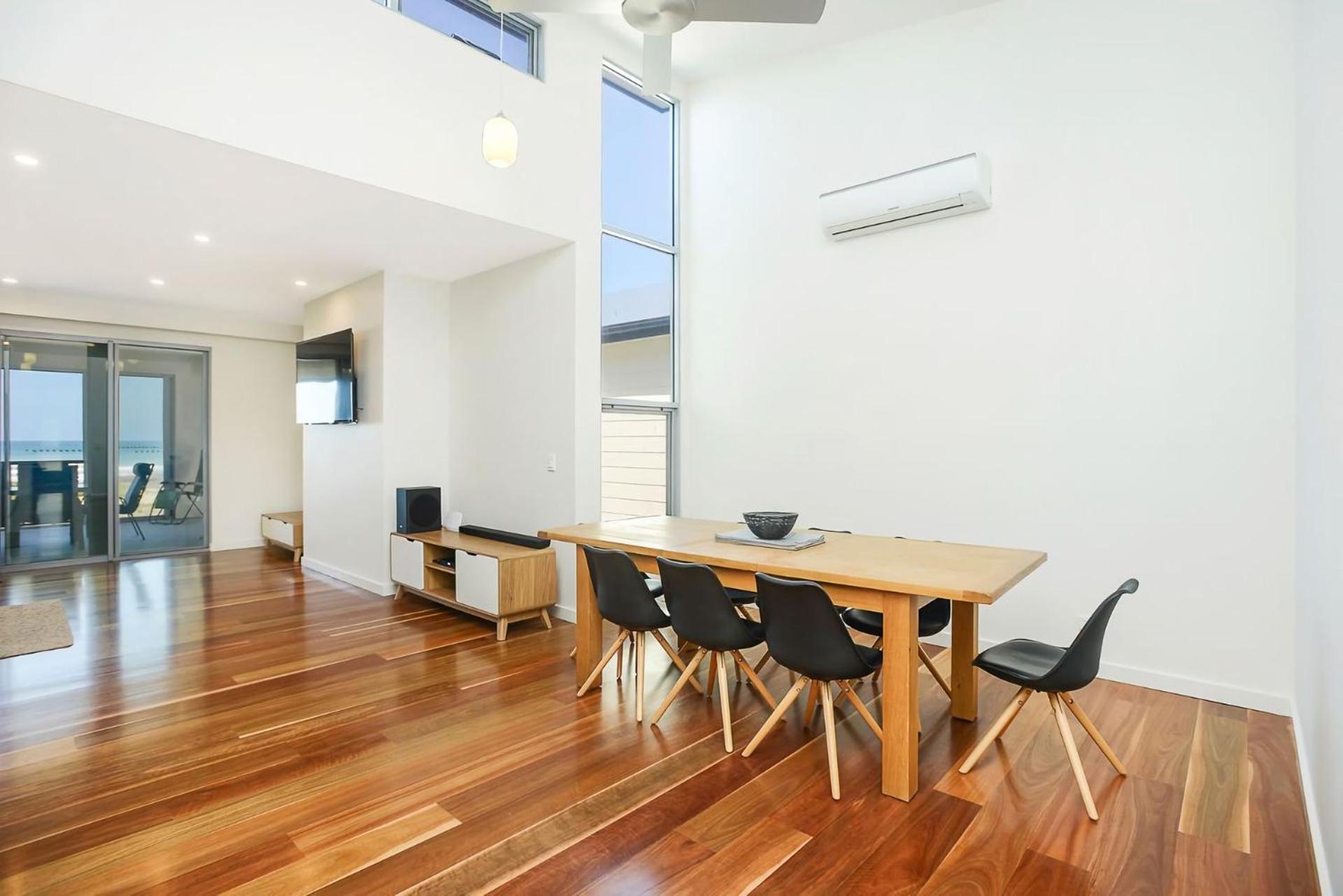 Executive Accommodation Absolute Beach Front