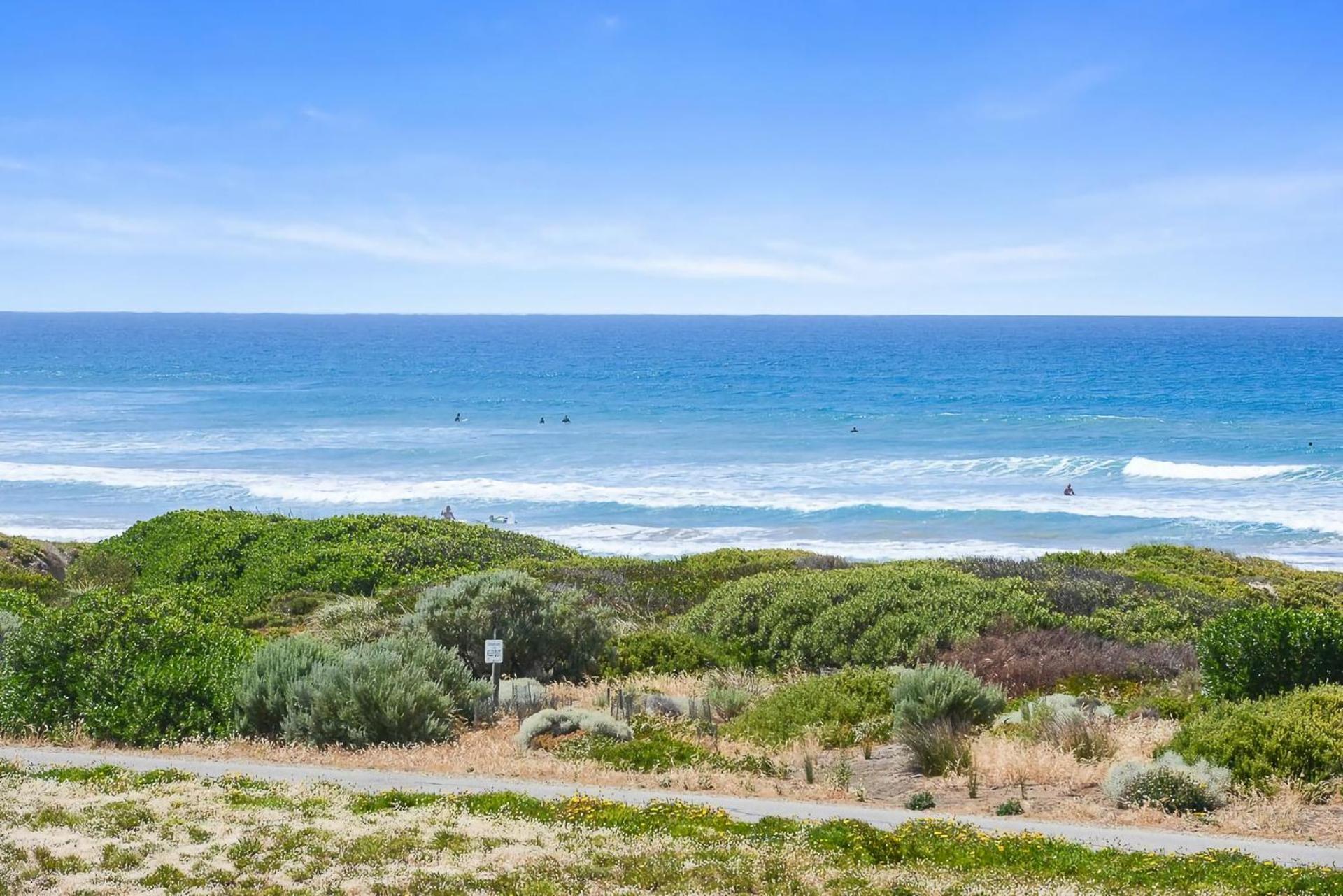Executive Accommodation Absolute Beach Front