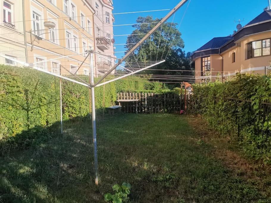 Ubytování Ester - ÚTULNÝ BYT V LÁZEŇSKÉM CENTRU KARLOVÝCH VARŮ SE ZAHRÁDKOU