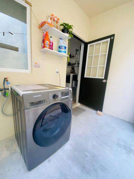 Beautiful Apt Swimming Pool and 5 star amenities